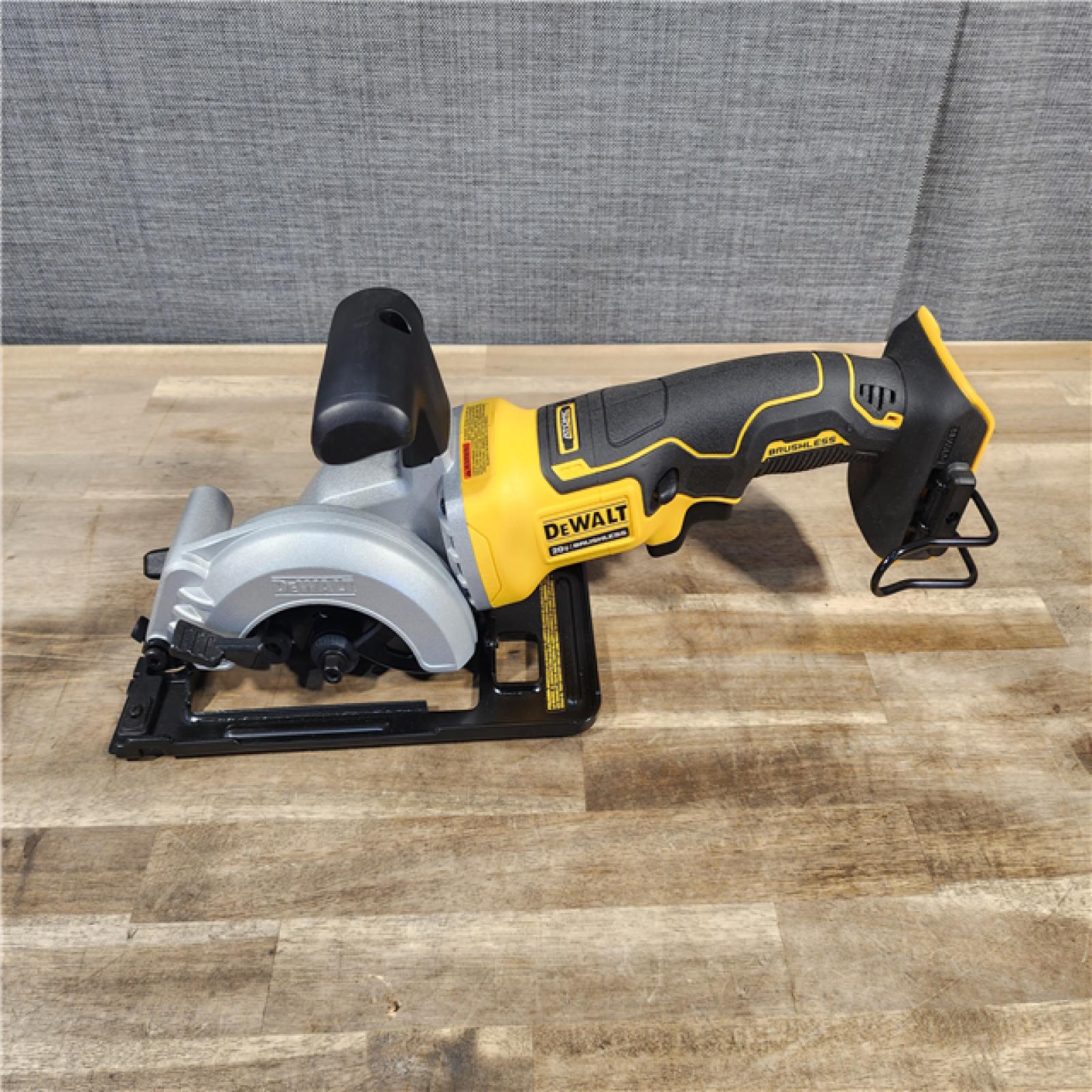 HOUSTON LOCATION - AS-IS DEWALT ATOMIC 20V MAX Cordless Brushless 4-1/2 in. Circular Saw (Tool Only)