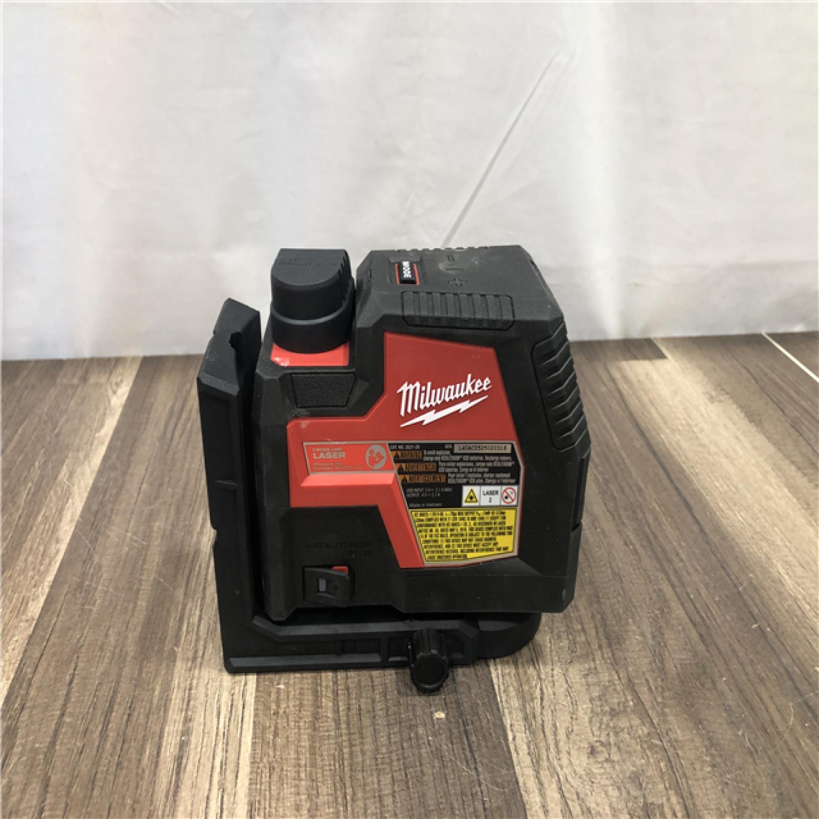 AS-IS Milwaukee 100 ft. REDLITHIUM Lithium-Ion USB Green Rechargeable Cross Line Laser Level with Charger