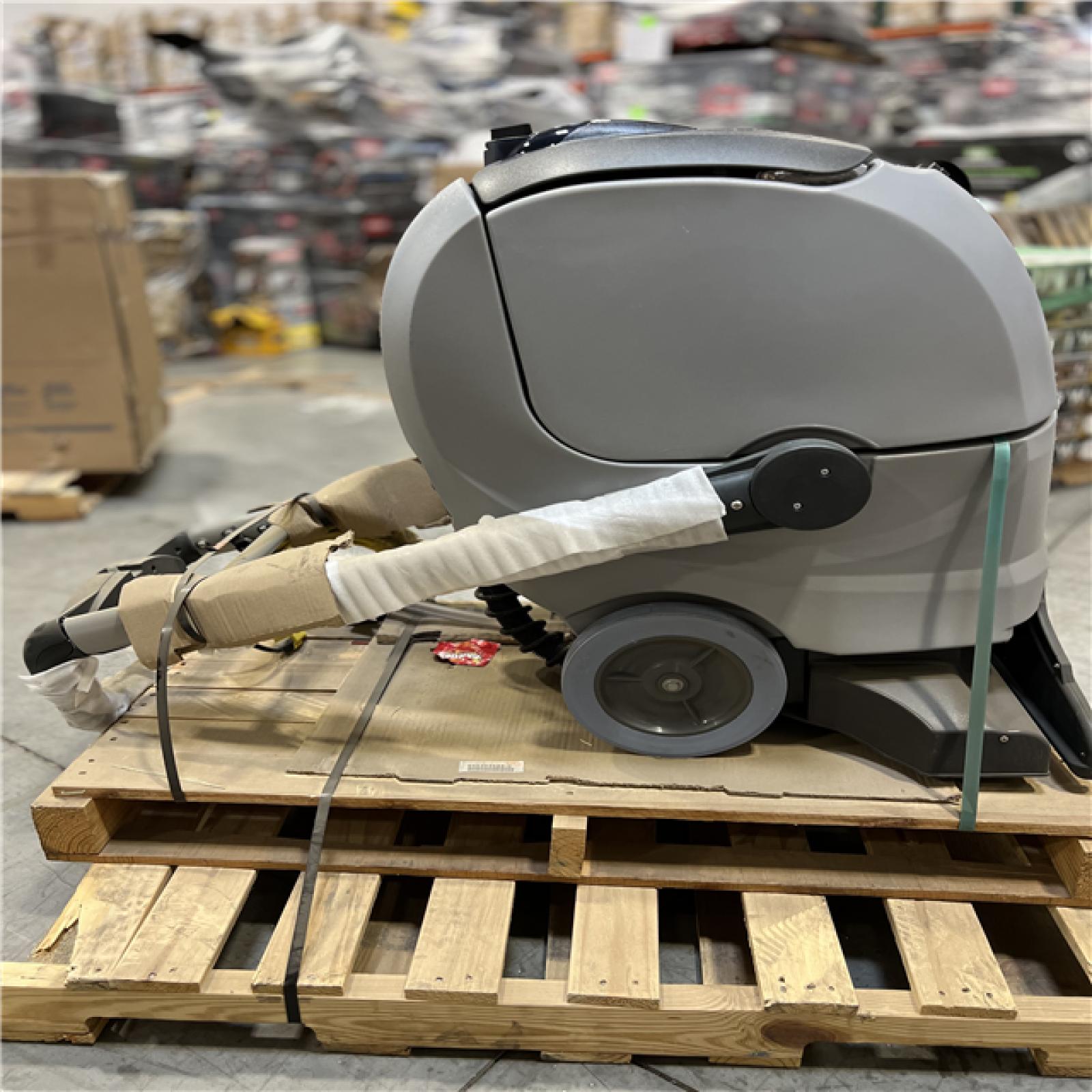 DALLAS LOCATION LIKE NEW! Advance ES400 XLP Carpet Extractor with