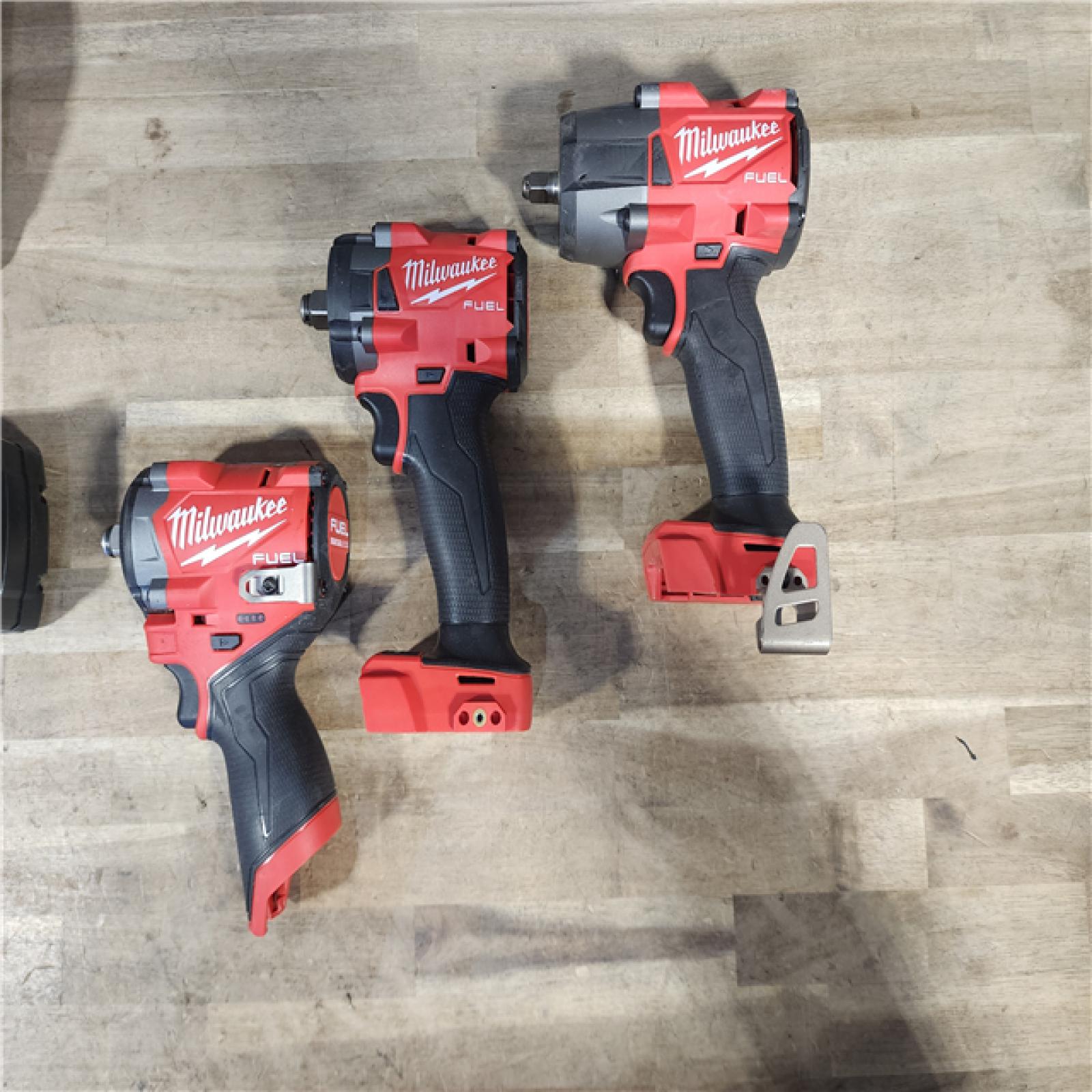 HOUSTON LOCATION - AS-IS MILWAUKEE 3 TOOL COMBO KIT W/ (2) BATTERY & CHARGER