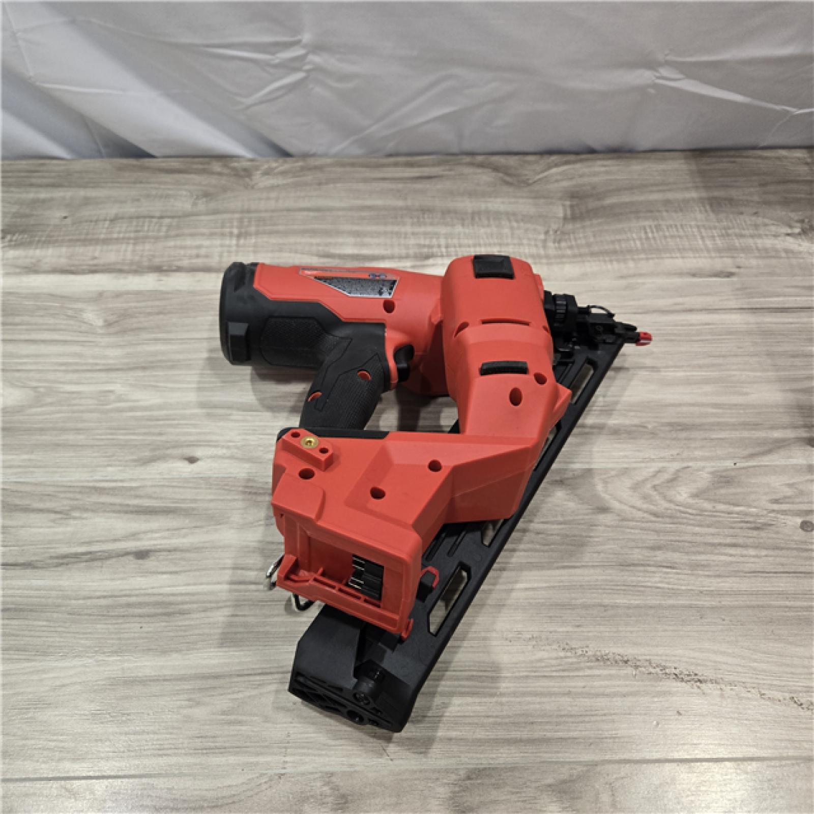 GOOD! - Milwaukee 2839-20 M18 FUEL 15 Ga. 18V Angled Finish Nailer (TOOL ONLY)