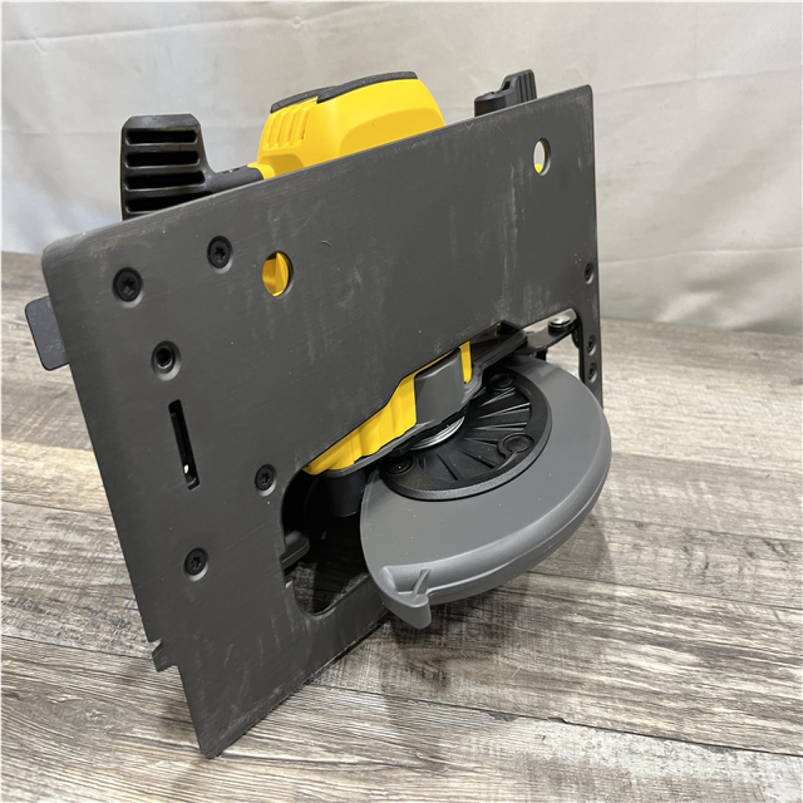 AS-IS DEWALT FLEXVOLT 60V MAX Cordless Brushless 7-1/4 in. Circular Saw with Brake (Tool Only)