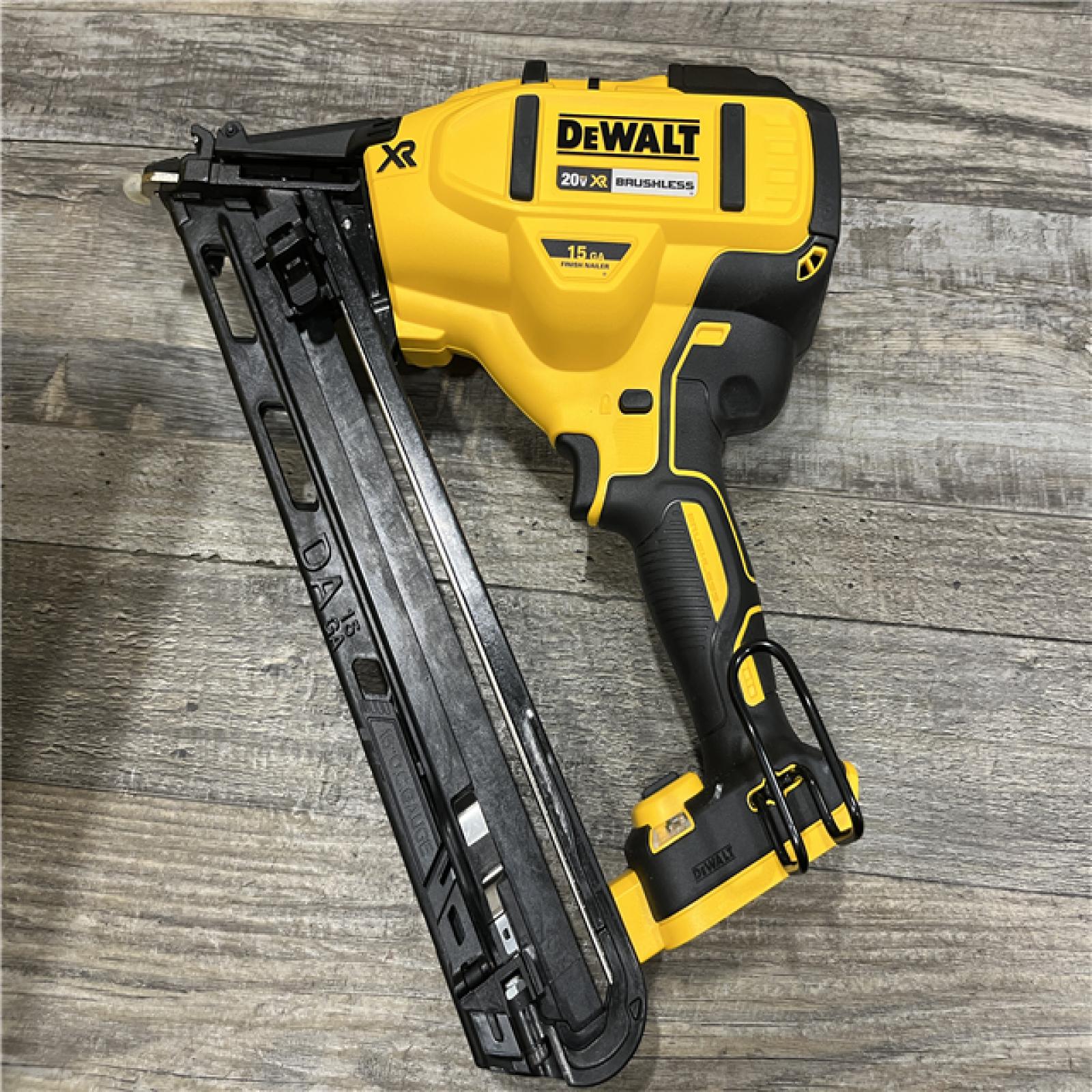 AS-IS DEWALT 20V MAX XR Lithium-Ion Cordless 2-1/2 in. 15-Gauge Finish Nailer Kit