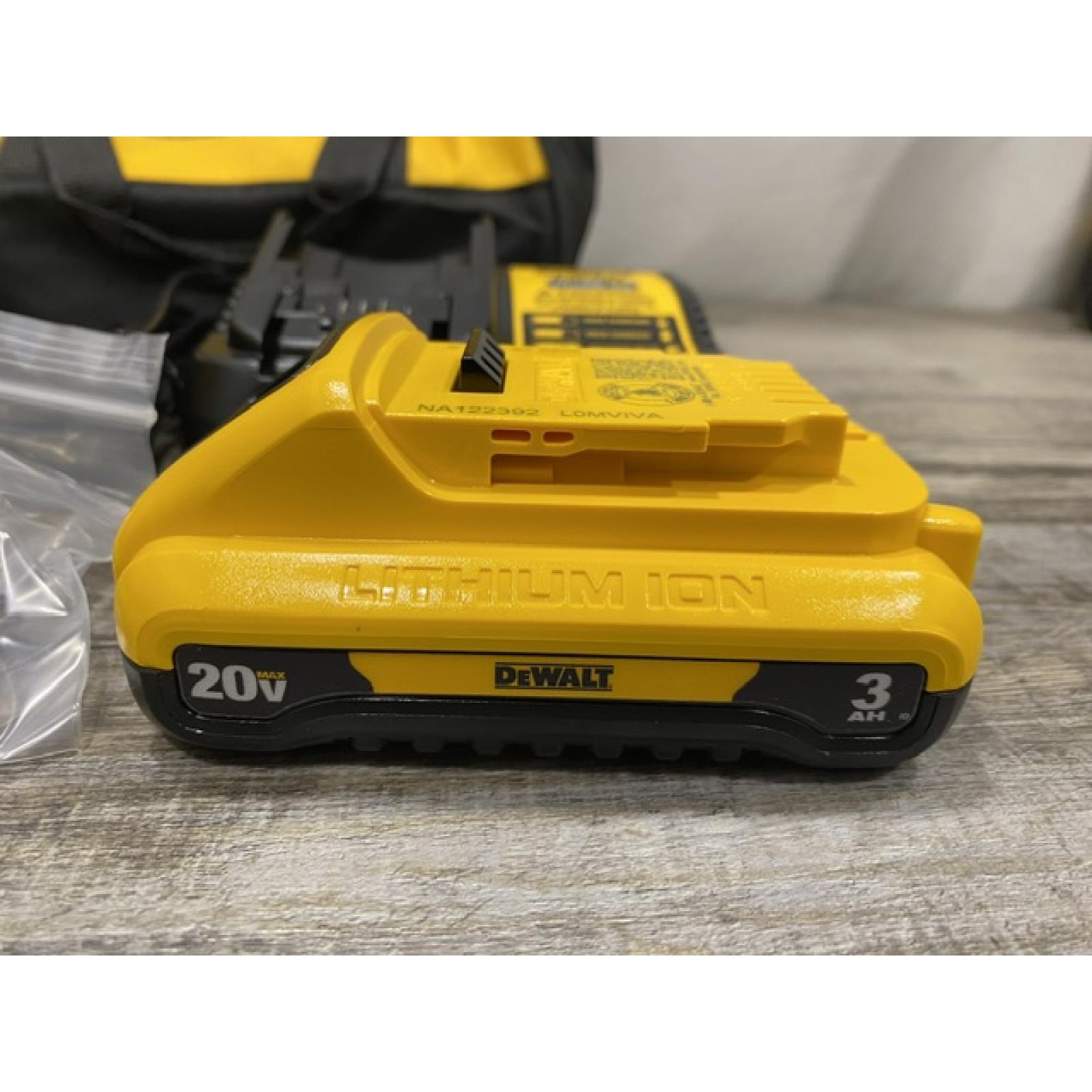 LIKE NEW - DEWALT ATOMIC 20V Cordless 1/2 in. Compact Hammer Drill Kit