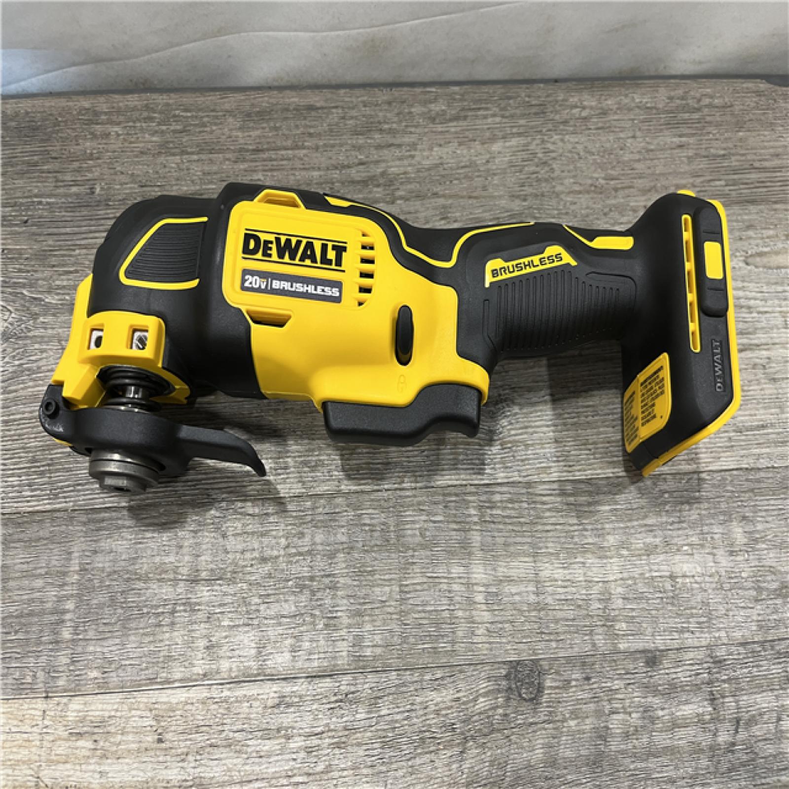 AS-IS DEWALT ATOMIC 20V MAX Cordless Brushless Oscillating Multi Tool Kit