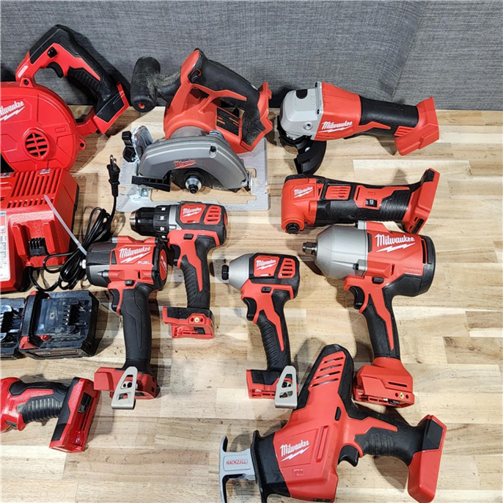 HOUSTON LOCATION - AS-IS Milwaukee 10 Tool Combo Kit W/ (2) Battery & Charger