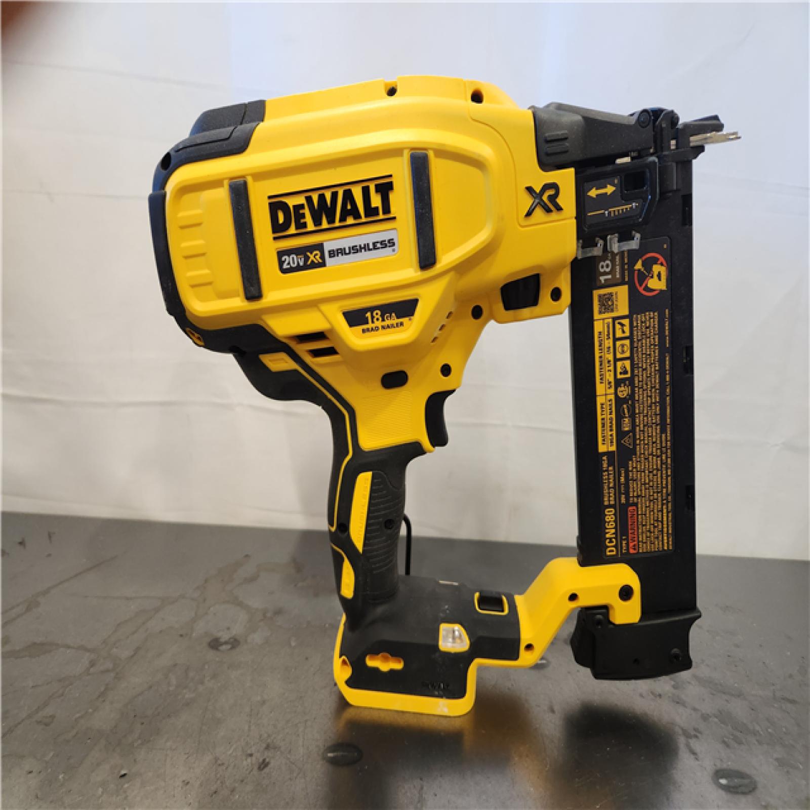 AS-IS- DeWalt 20V MAX XR Lithium-Ion Cordless 18-Gauge Brad Nailer (Tool Only)