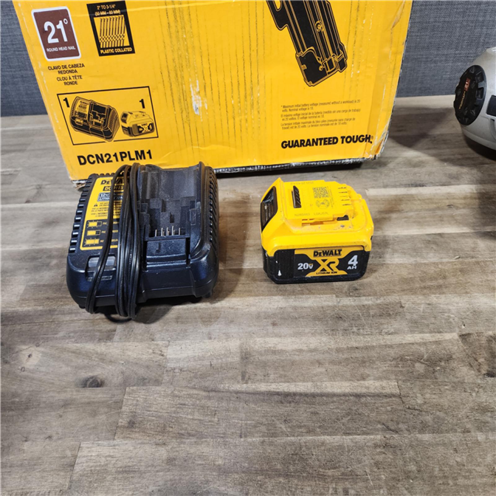 HOUSTON LOCATION - AS-IS DeWalt 20V MAX Collated Cordless Framing Nailer Tool Kit with Rafter Hook