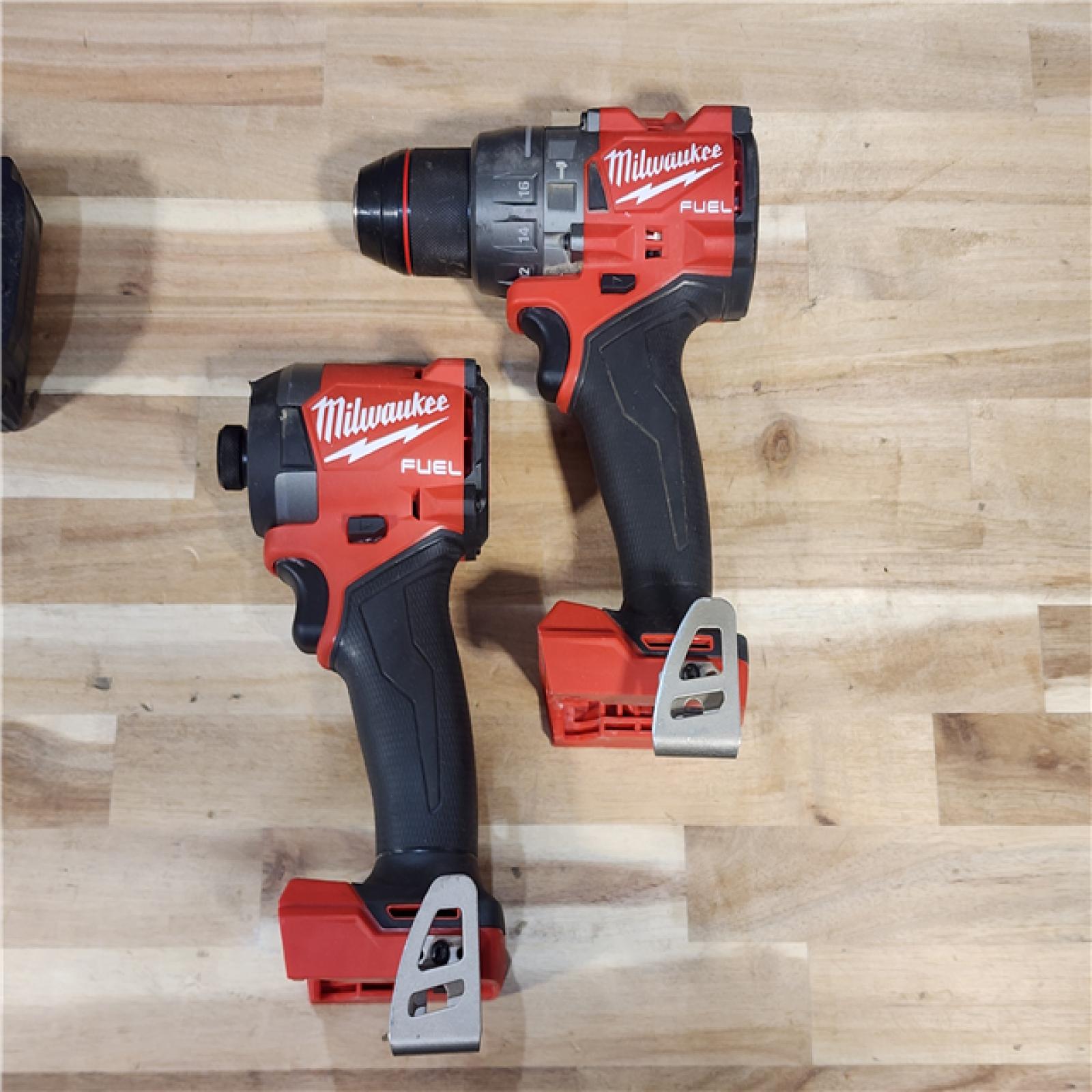 HOUSTON LOCATION - AS-IS MILWAUKEE 2 TOOL COMBO KIT W/ (2) BATTERY & CHARGER