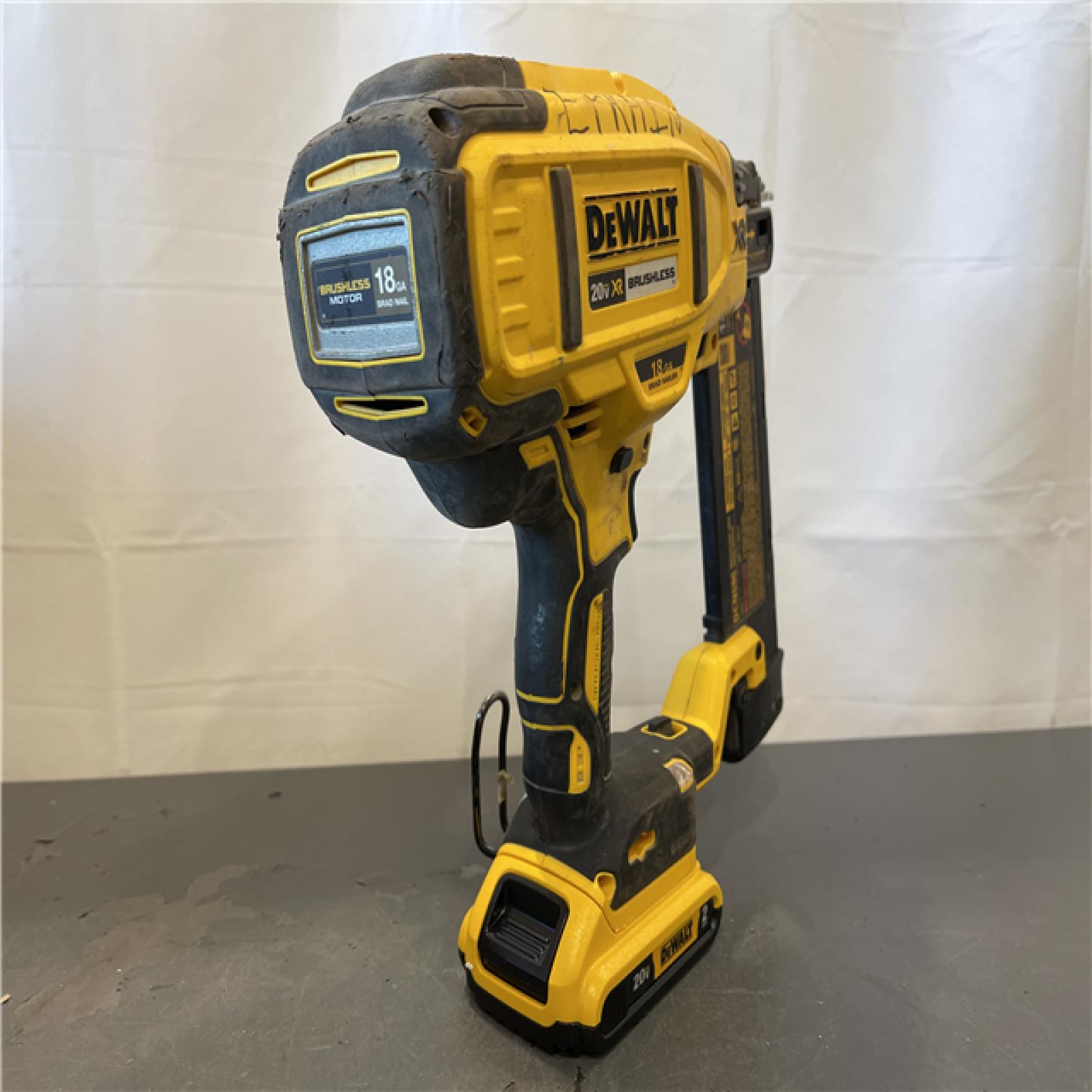 AS-IS - DEWALT 20V MAX XR Lithium-Ion 2-1/8 in. 18-Gauge Electric Cordless Brad Nailer Kit