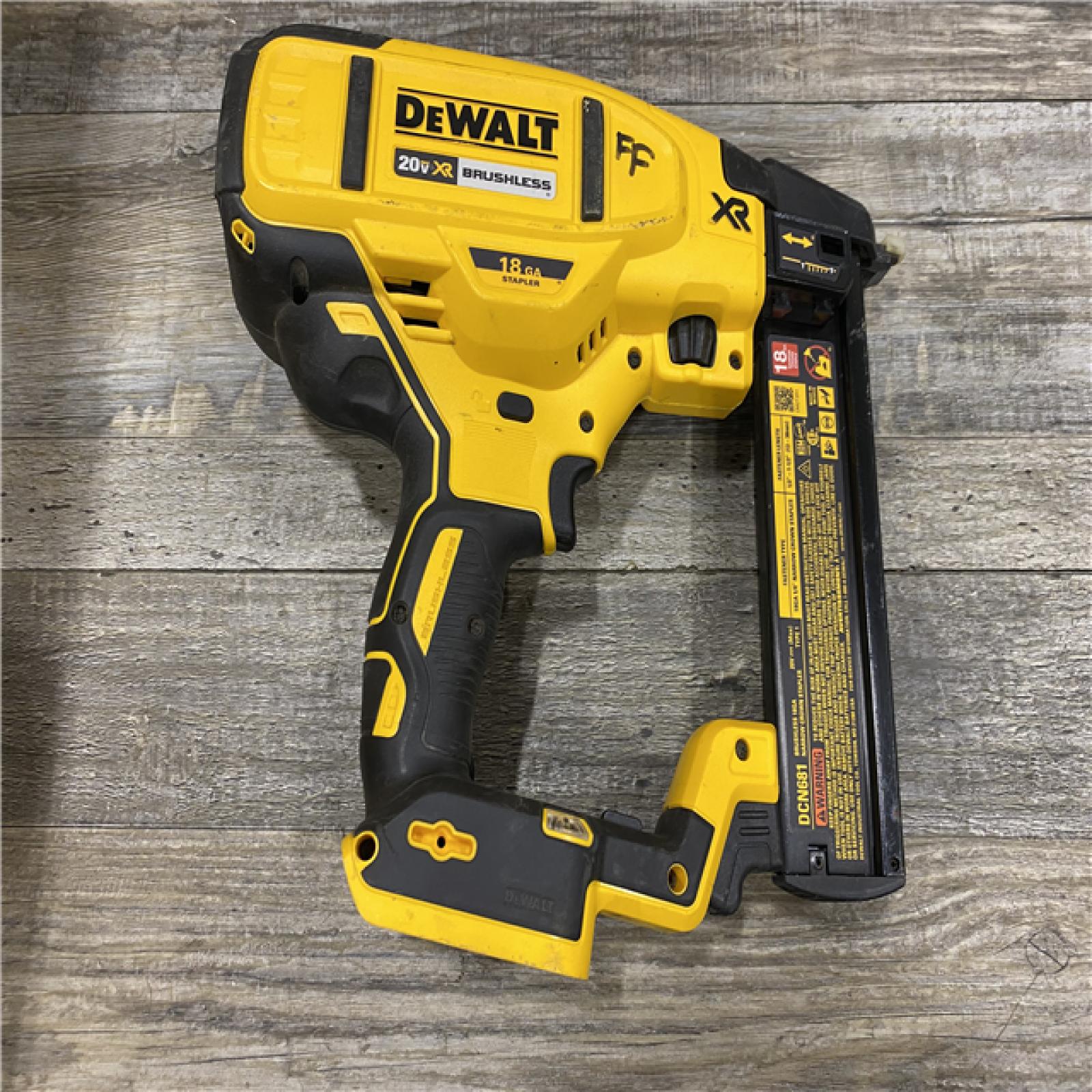 AS-IS DEWALT 20V MAX XR Lithium-Ion Cordless 18-Gauge Narrow Crown Stapler Kit