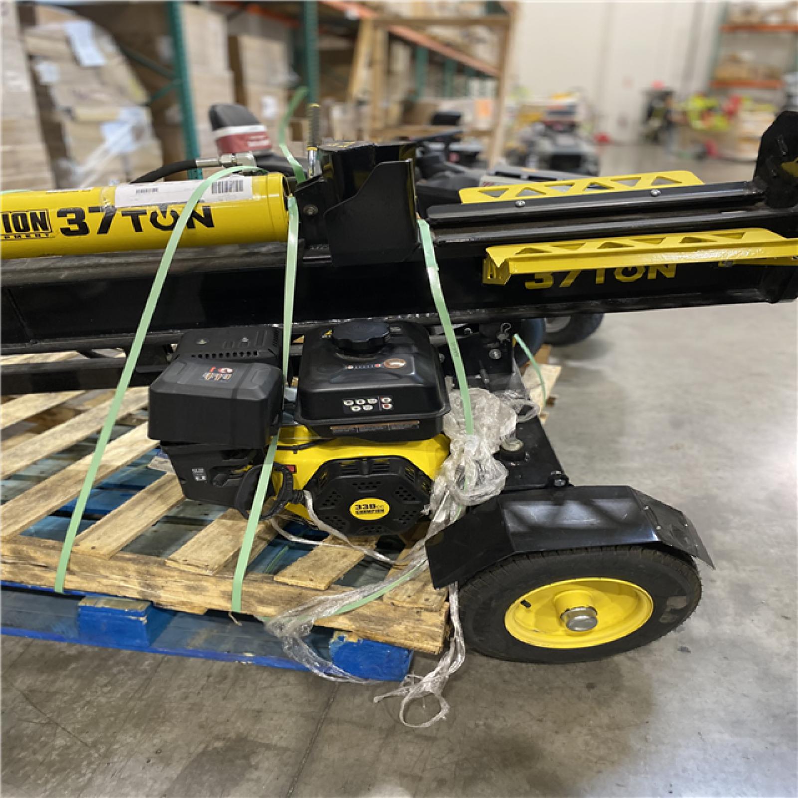 Champion Power Equipment 37 Ton 338 cc Gas Powered Full Beam Log Splitter