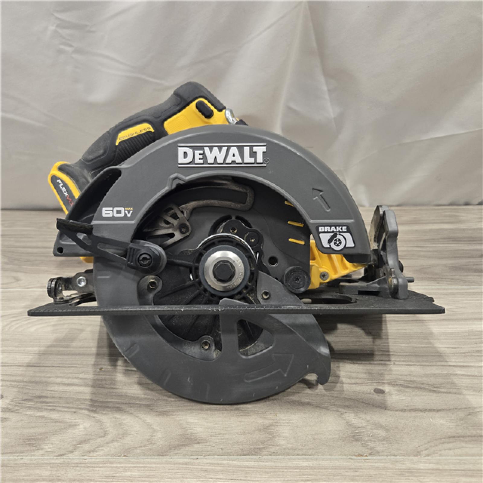 AS-IS DeWALT Flexvolt Max 7-1/4 60V Circular Saw (Tool Only)