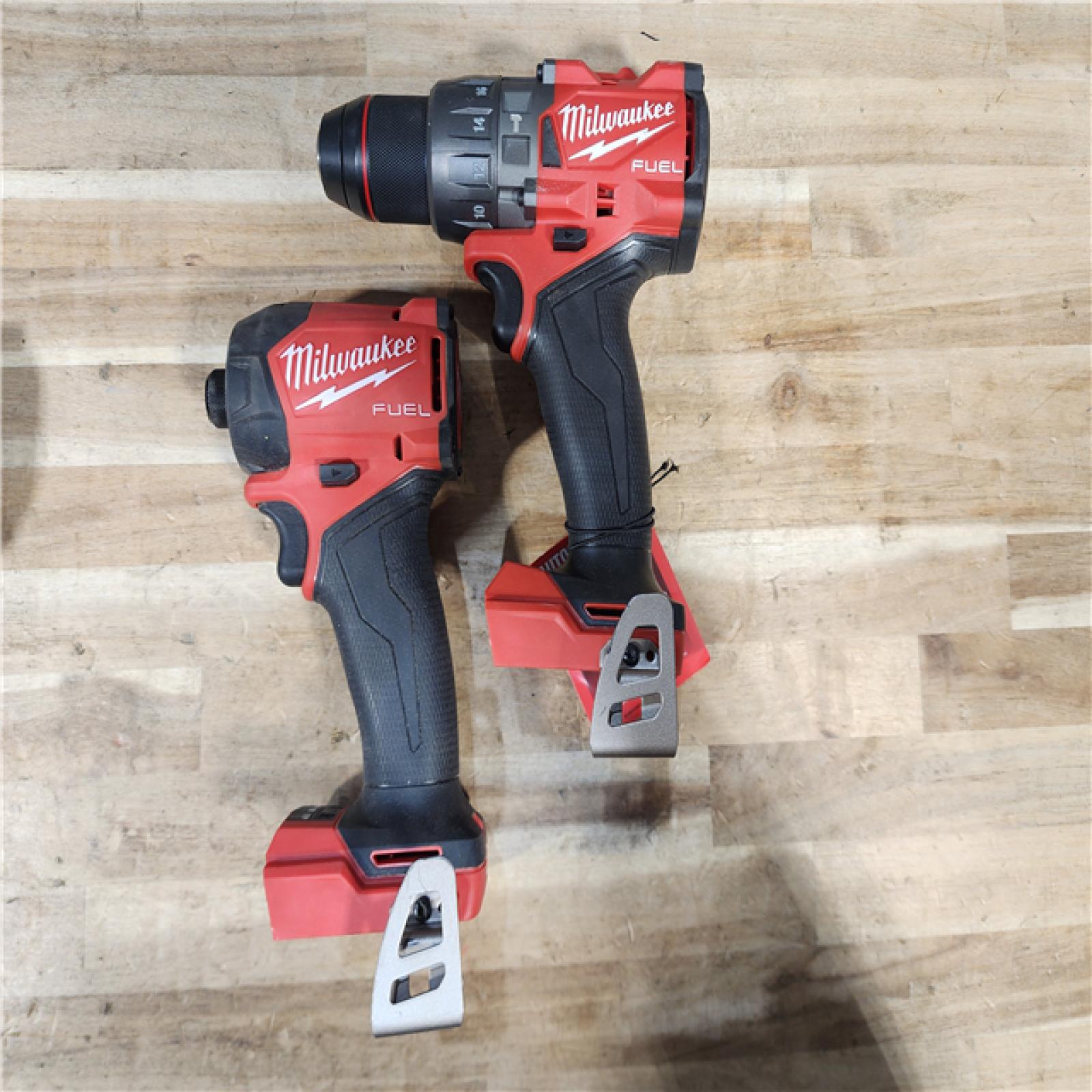 HOUSTON LOCATION - AS-IS MILWAUKEE 2 TOOL COMBO KIT W/ (2) BATTERY & CHARGER