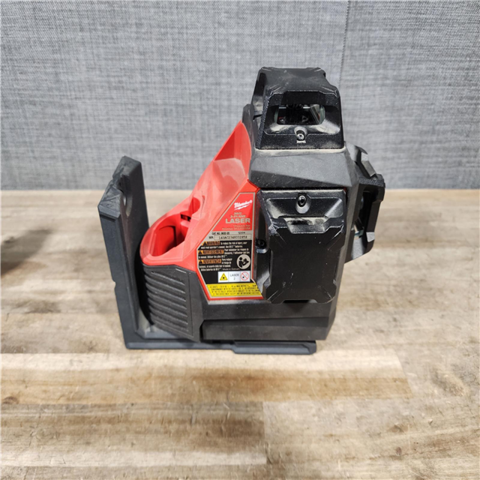 HOUSTON LOCATION - AS-IS Milwaukee-3632-21 M12 Green Beam Laser 360° 3-Plane Kit