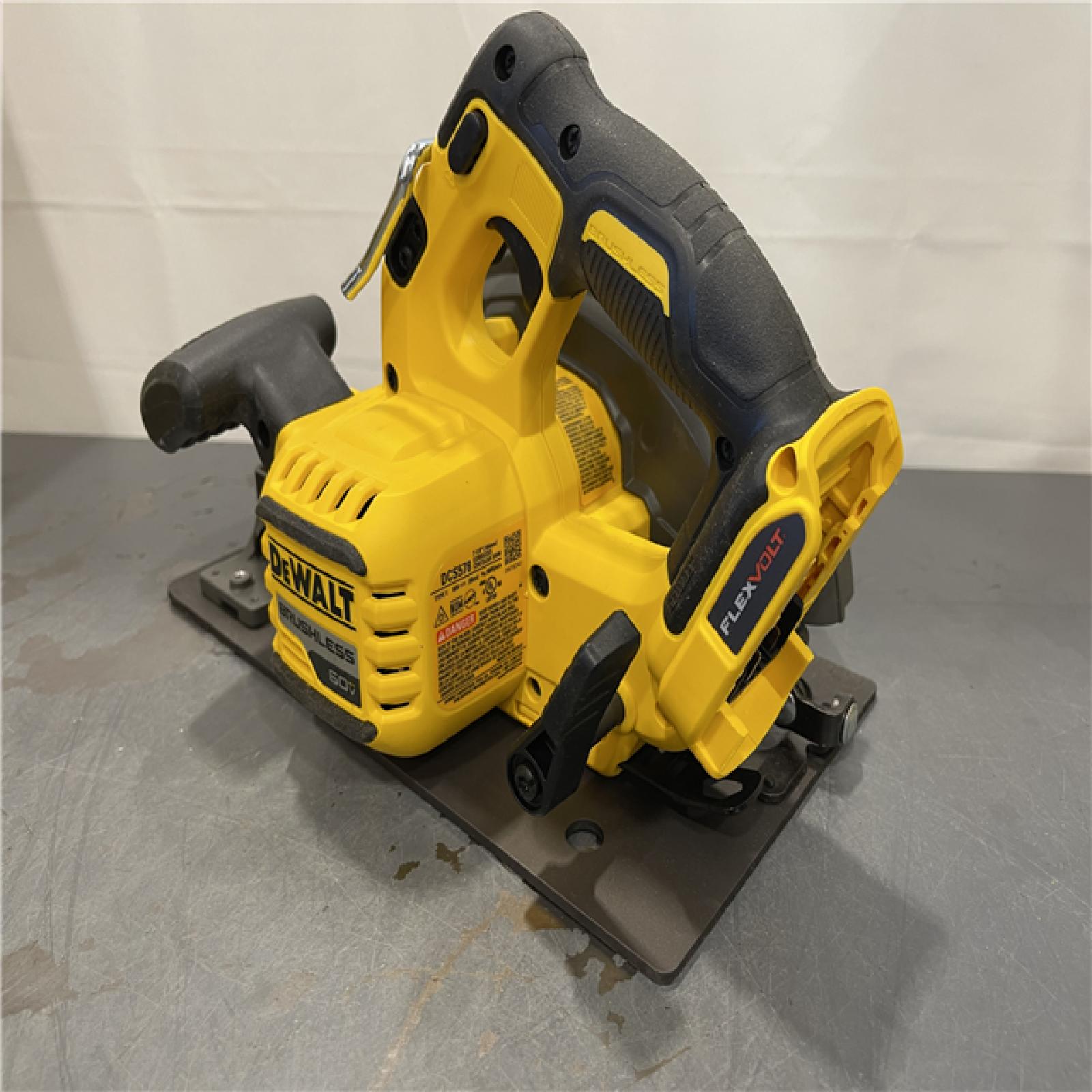 AS-IS - DeWALT Flexvolt Max 7-1/4 60V Brushless Circular Saw