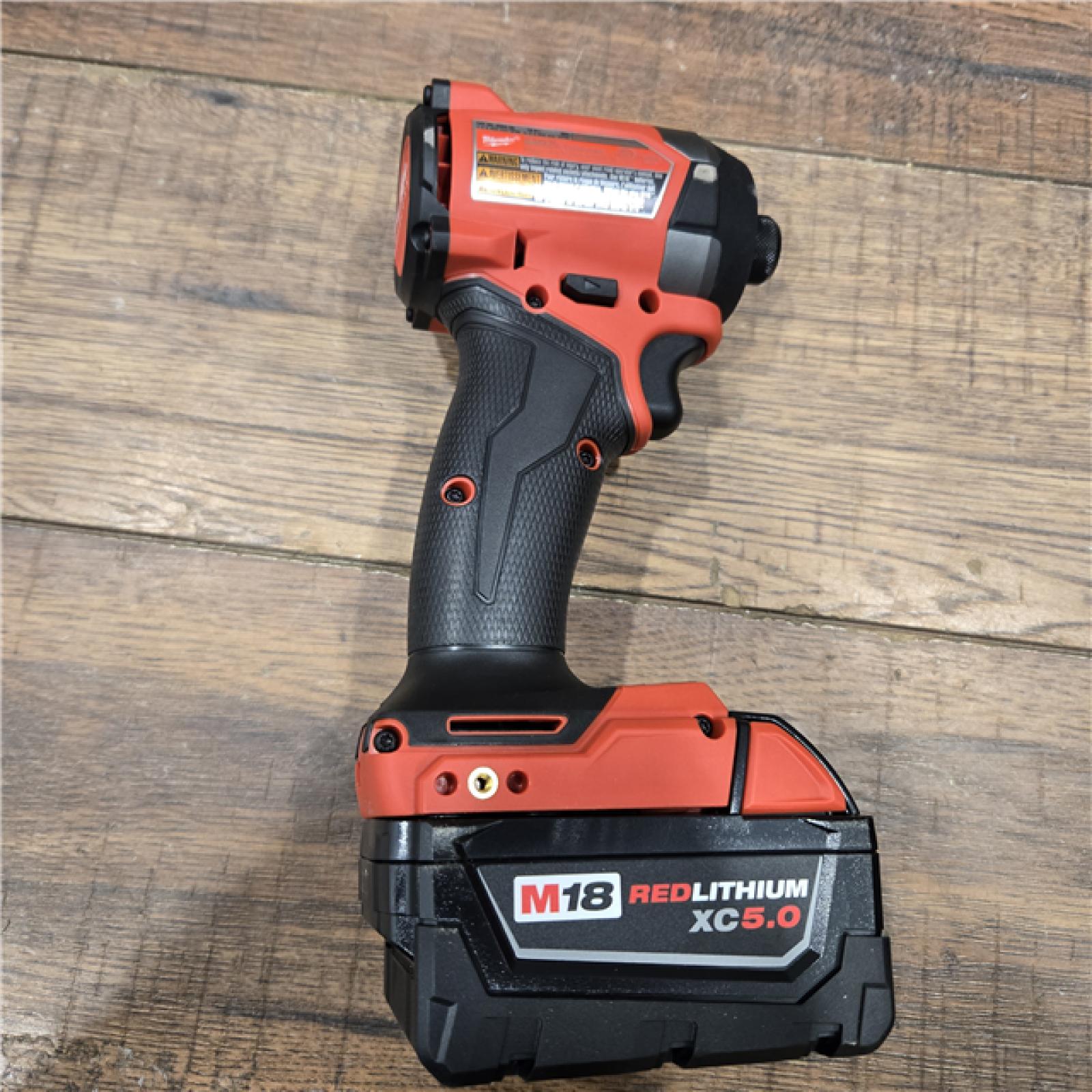 GOOD- MILWAUKEE FUEL 18V Lithium-Ion Brushless Cordless Hammer Drill and Impact Driver Combo Kit (2-Tool) with 2 Batteries