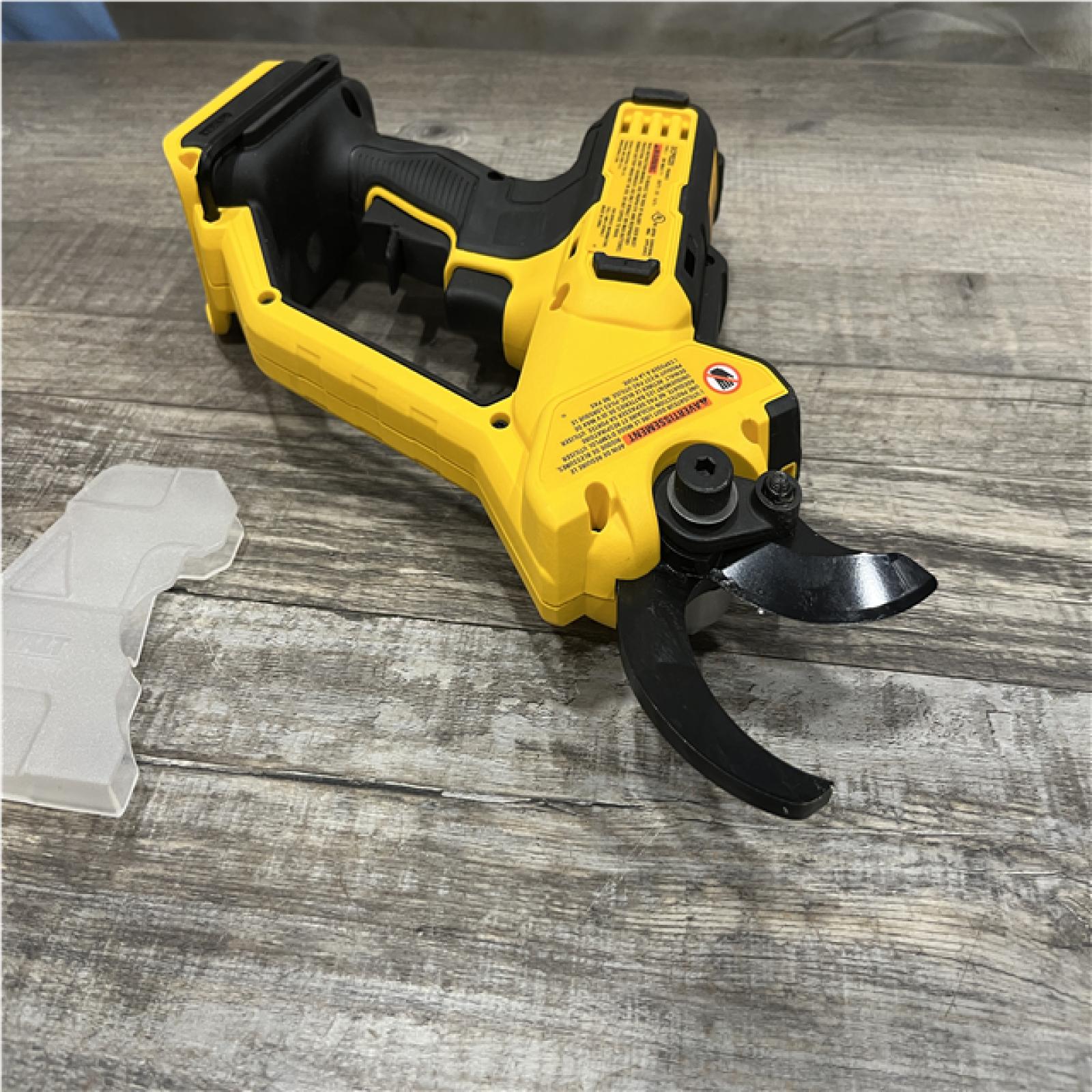AS-IS DEWALT 20-Volt MAX 1 -1/2 in. Capacity Cordless Battery Powered Pruner (Tool Only)