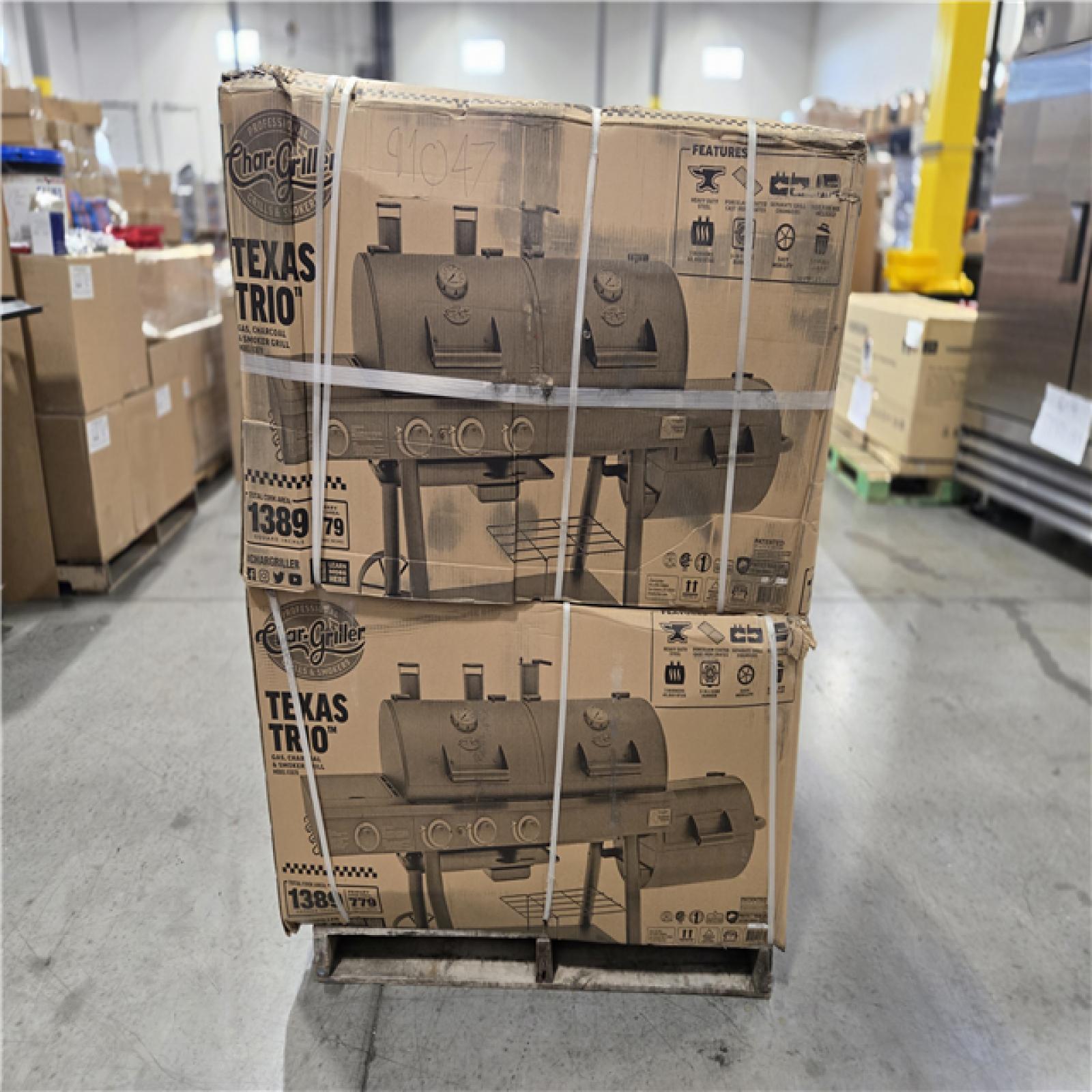 DALLAS LOCATION- Char-Griller Texas Trio 4-Burner Dual Fuel Grill with Smoker in Black PALLET (4 UNITS)