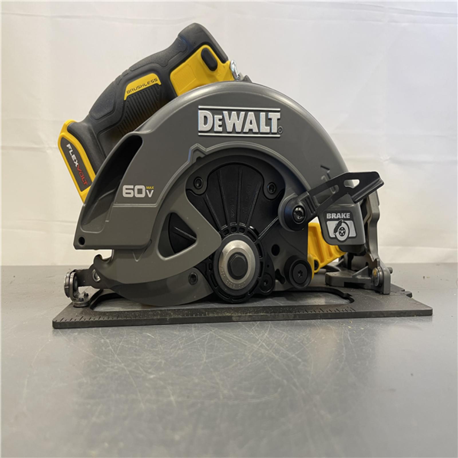 AS-IS - DeWALT Flexvolt Max 7-1/4  60V Brushless Circular Saw (Tool Only)