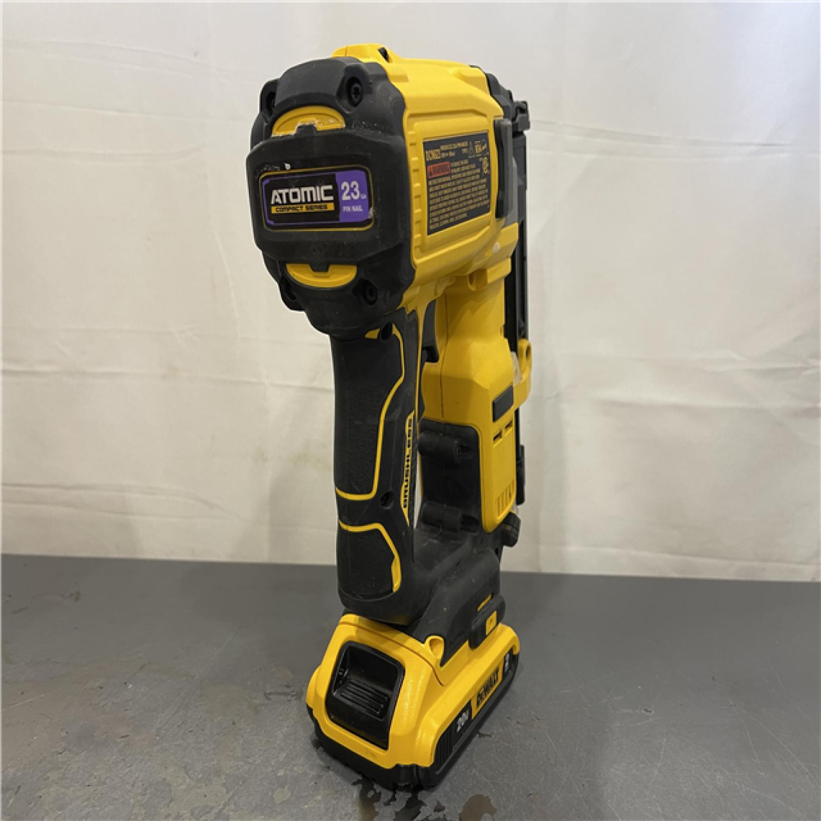 AS-IS - DEWALT ATOMIC 20V MAX Lithium Ion Cordless 23 Gauge Pin Nailer Kit