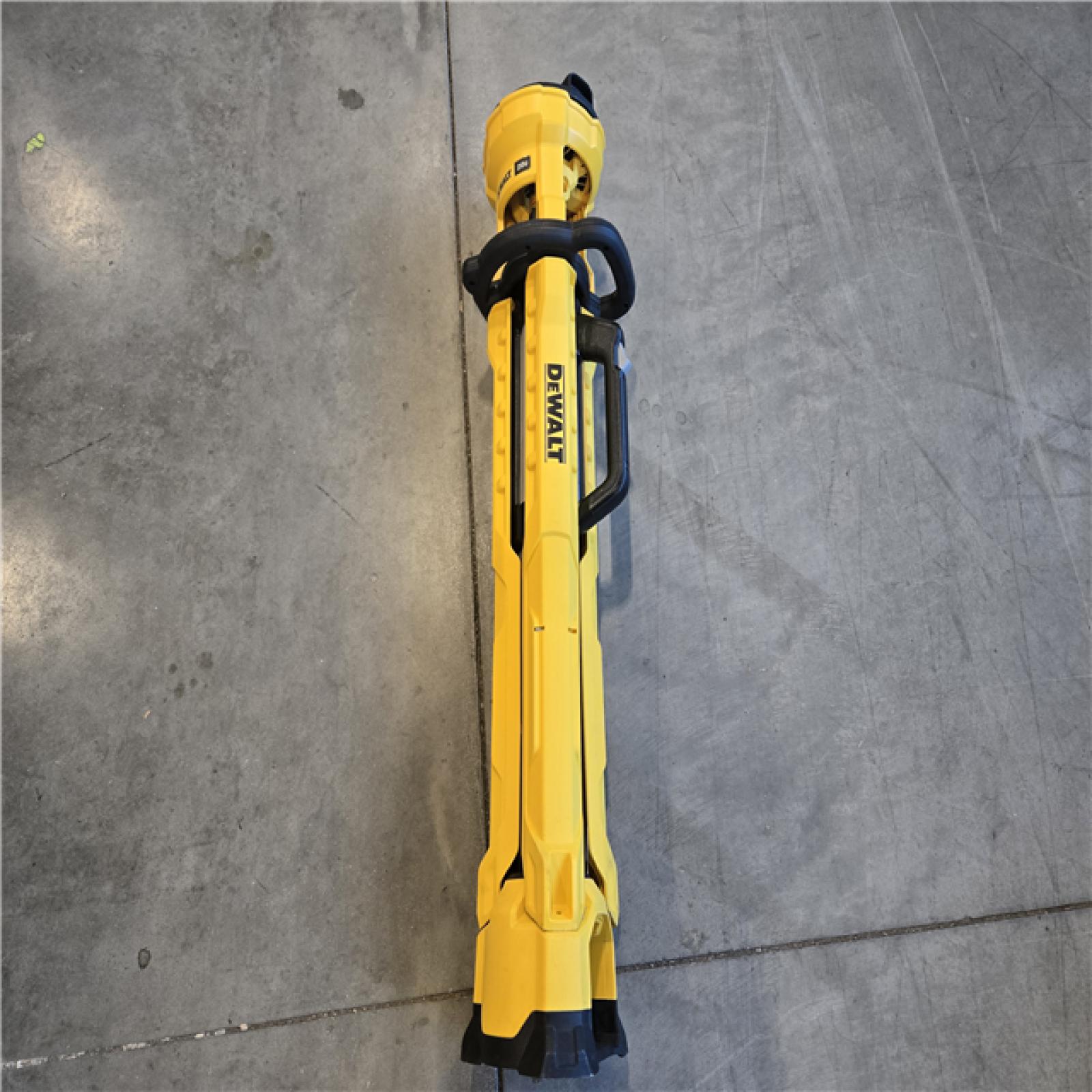 AS-IS DEWALT 20V MAX 3000 Lumens Tripod Jobsite Light (Tool-Only)