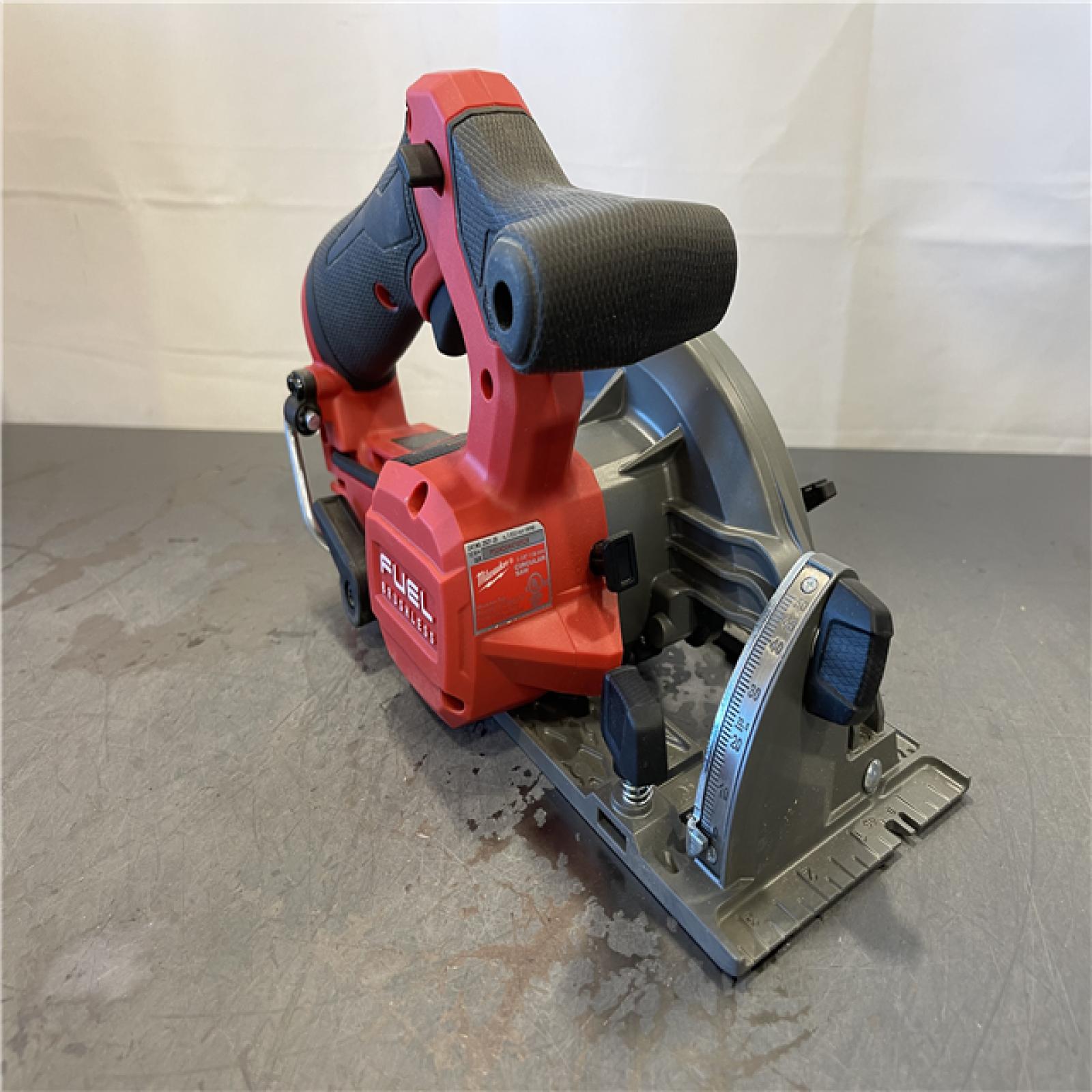 AS-IS - Milwaukee M12 FUEL 12V Lithium-Ion Brushless 5-3/8 in. Cordless Circular Saw