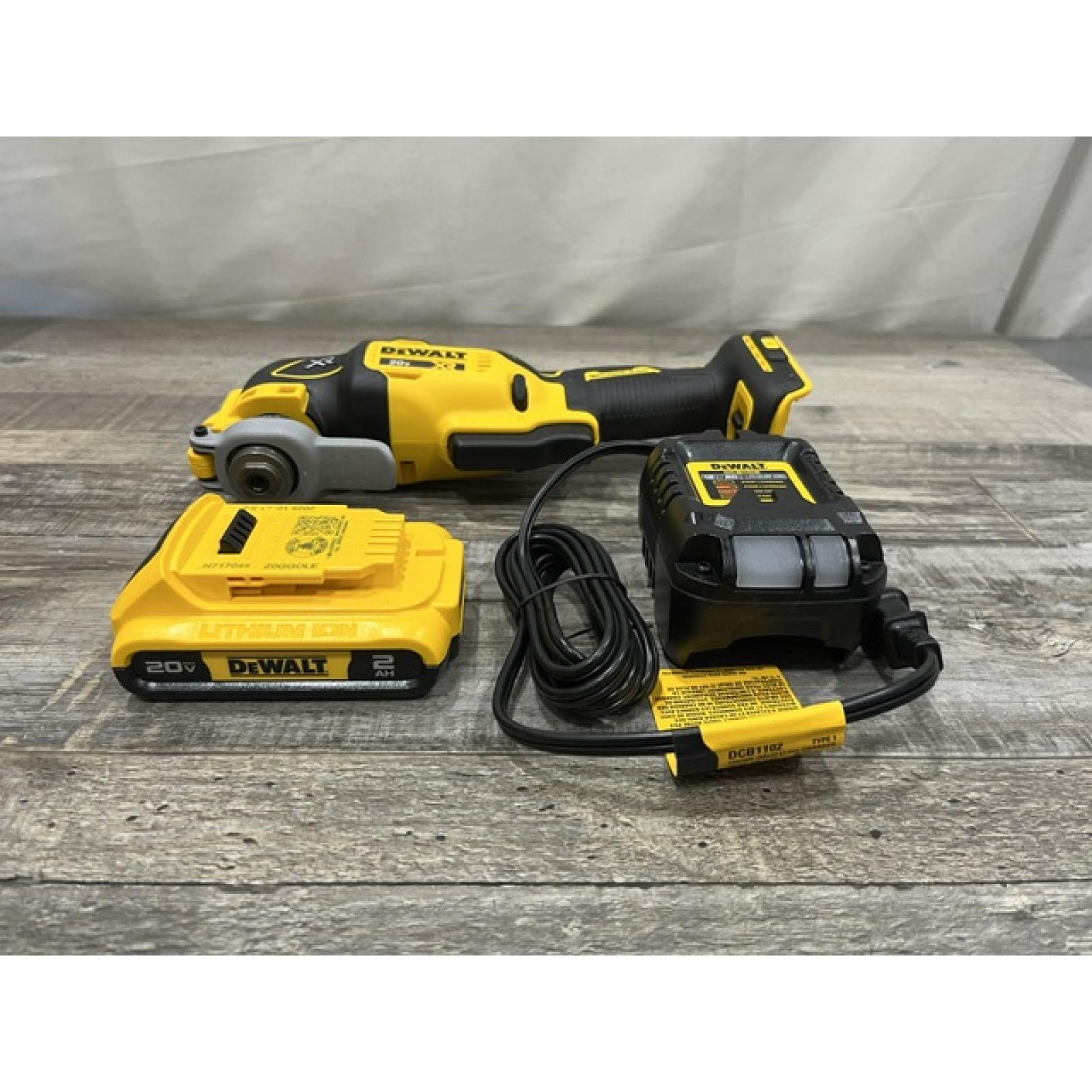 AS-IS DEWALT 20V MAX XR Cordless Brushless 3-Speed Oscillating Multi Tool Kit