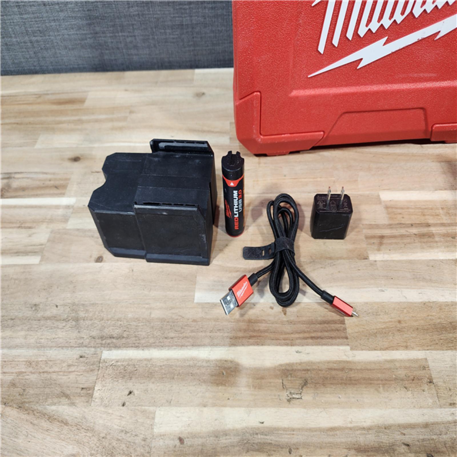 HOUSTON LOCATION - AS-IS Milwaukee Green 100 ft. Cross Line and Plumb Points Rechargeable Laser Level Kit