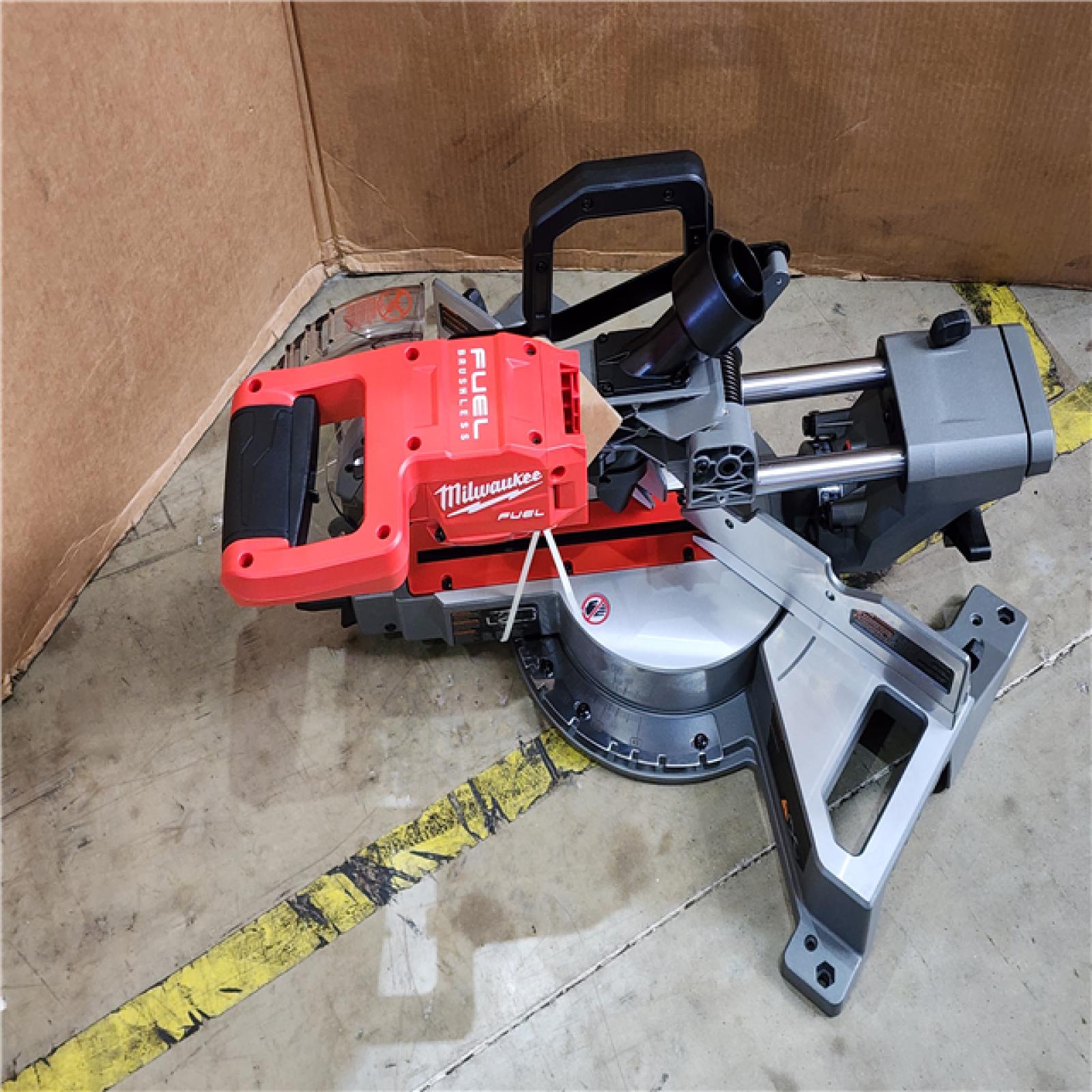 HOUSTON LOCATION - AS-IS (APPEARS LIKE NEW) M18 FUEL 18V Lithium-Ion Brushless Cordless 7-1/4 in. Dual Bevel Sliding Compound Miter Saw Kit W/One 5.0Ah Battery