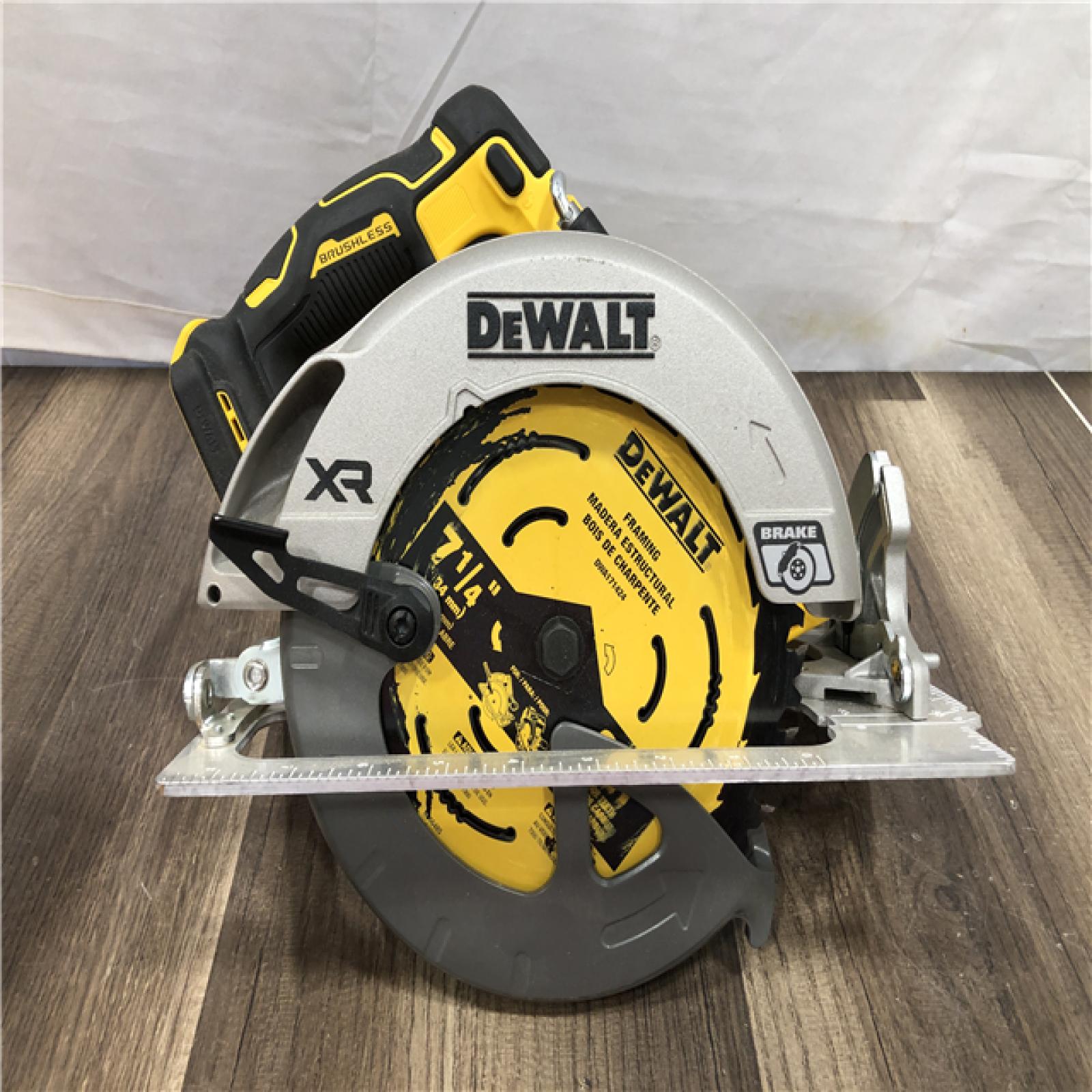 AS-IS DEWALT 20-Volt MAX 7-1/4 in. Cordless Circular Saw (Tool Only)