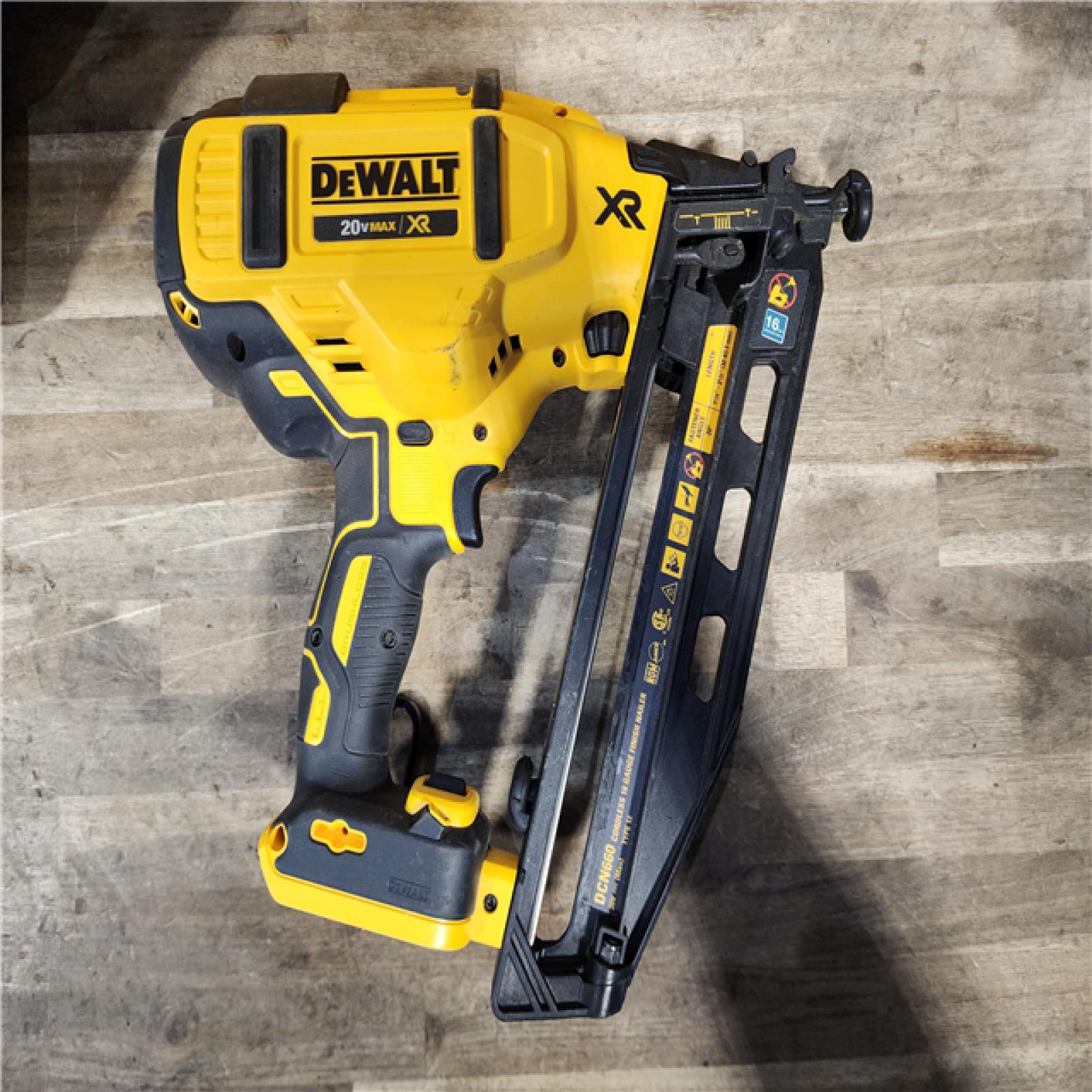 HOUSTON LOCATION - AS-IS DeWalt 20V 16 Gauge Cordless Angled Finish Nailer Kit W/ 2Ah Battery