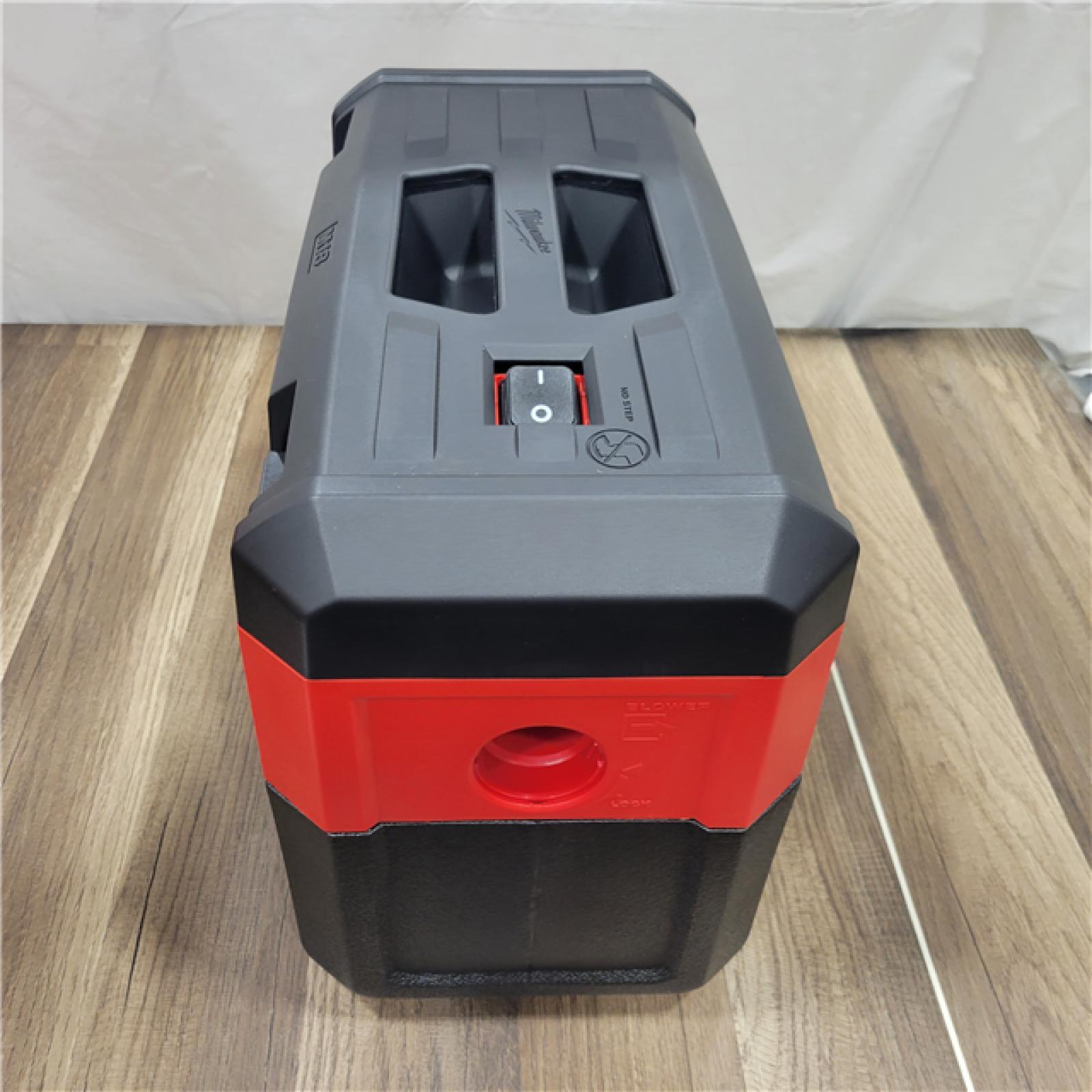 LIKE NEW! Milwaukee M18 18-Volt 2 Gal. Lithium-Ion Cordless Wet/Dry Vacuum (Vacuum-Only)