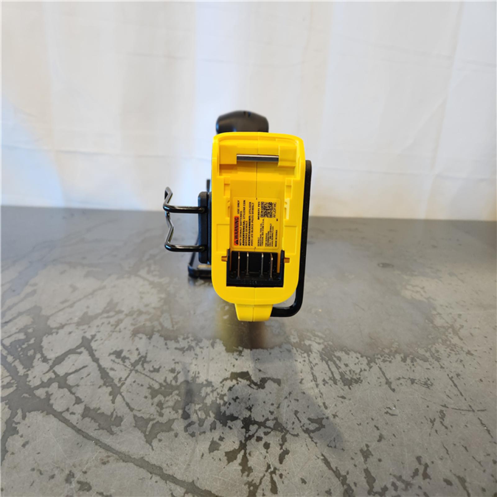 AS-IS- DEWALT Atomic 20-Volt Maximum Lithium-Ion Cordless Brushless 4-1/2 in. Circular Saw Kit