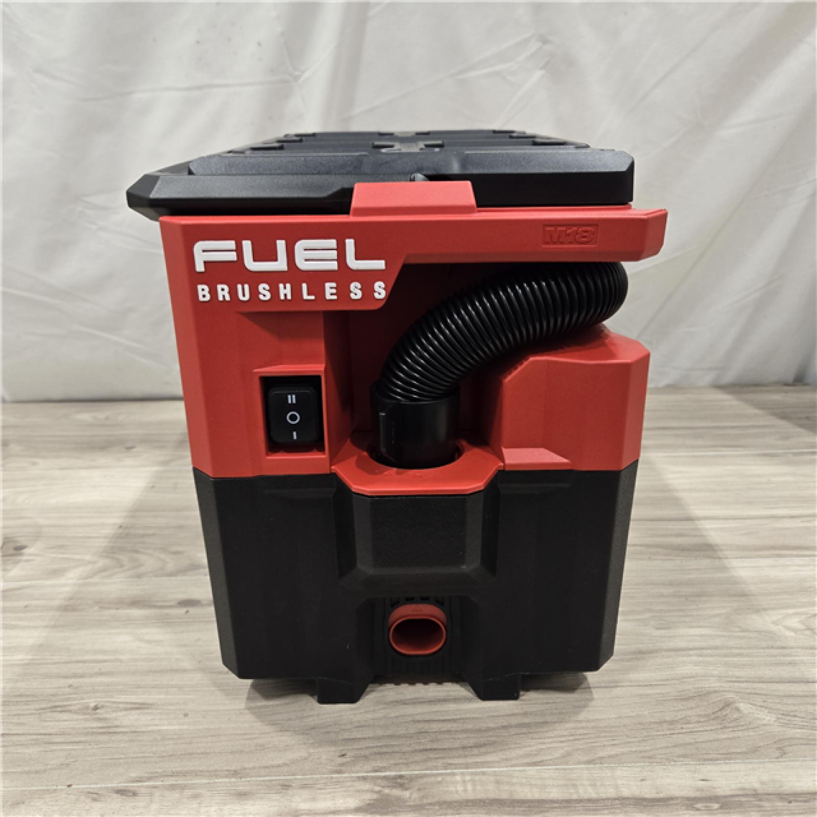 AS-IS MILWAUKEE M18 FUEL PACKOUT 18V Cordless 2.5 Gal. Wet/Dry Vacuum (Vacuum-Only)