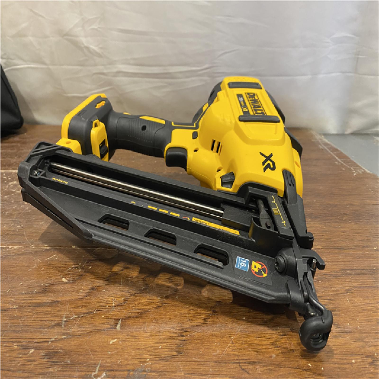 AS-IS DeWalt DCN660D1 20V 16 Gauge Cordless Angled Finish Nailer Kit W/ 2Ah Battery