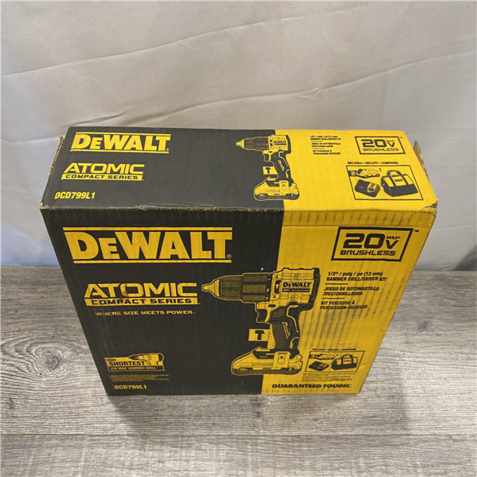 NEW - DEWALT ATOMIC 20-Volt Lithium-Ion Cordless 1/2 in. Compact Hammer Drill Kit