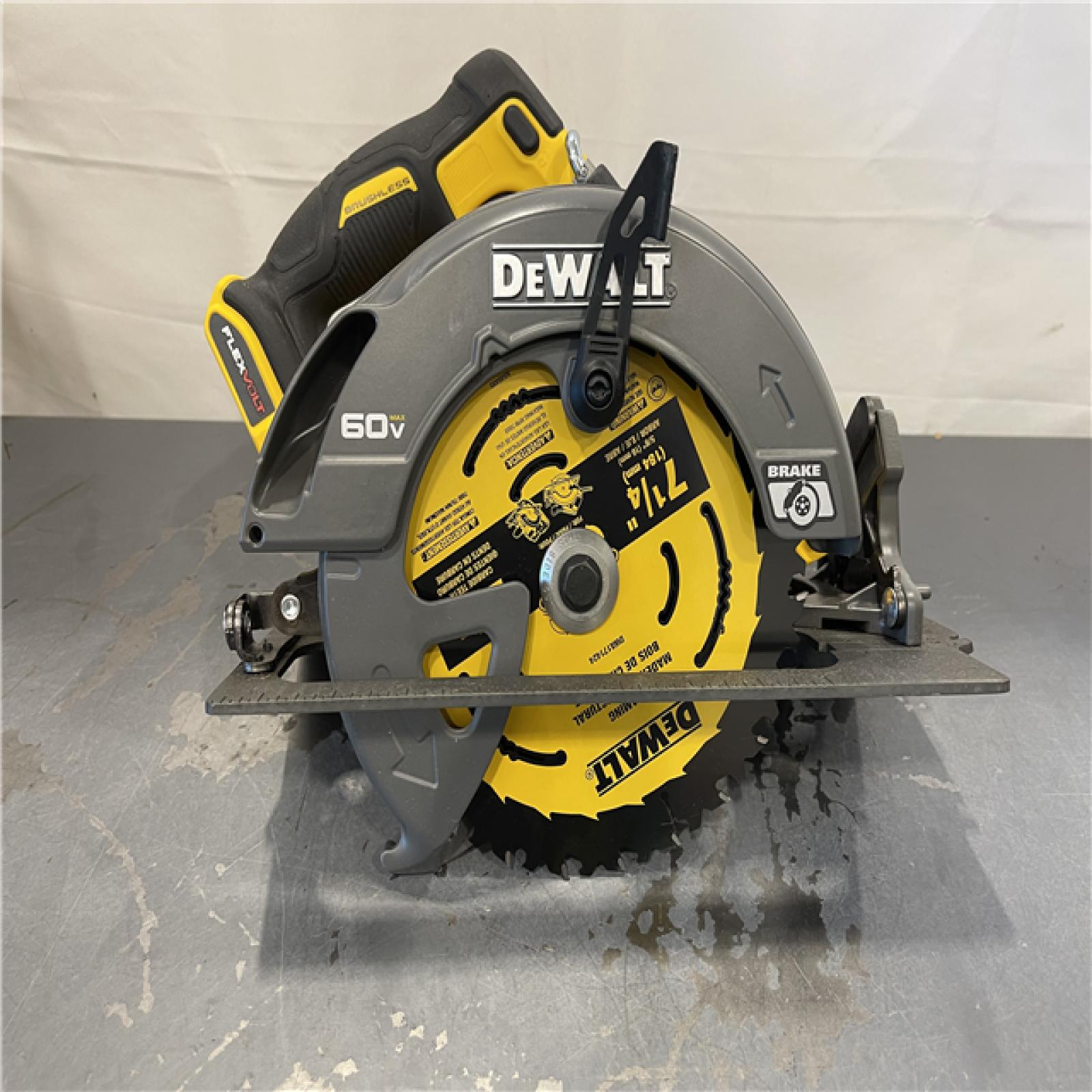 AS-IS - DeWALT FLEXVOLT 60V MAX Cordless Brushless 7-1/4 in. Circular Saw with Brake