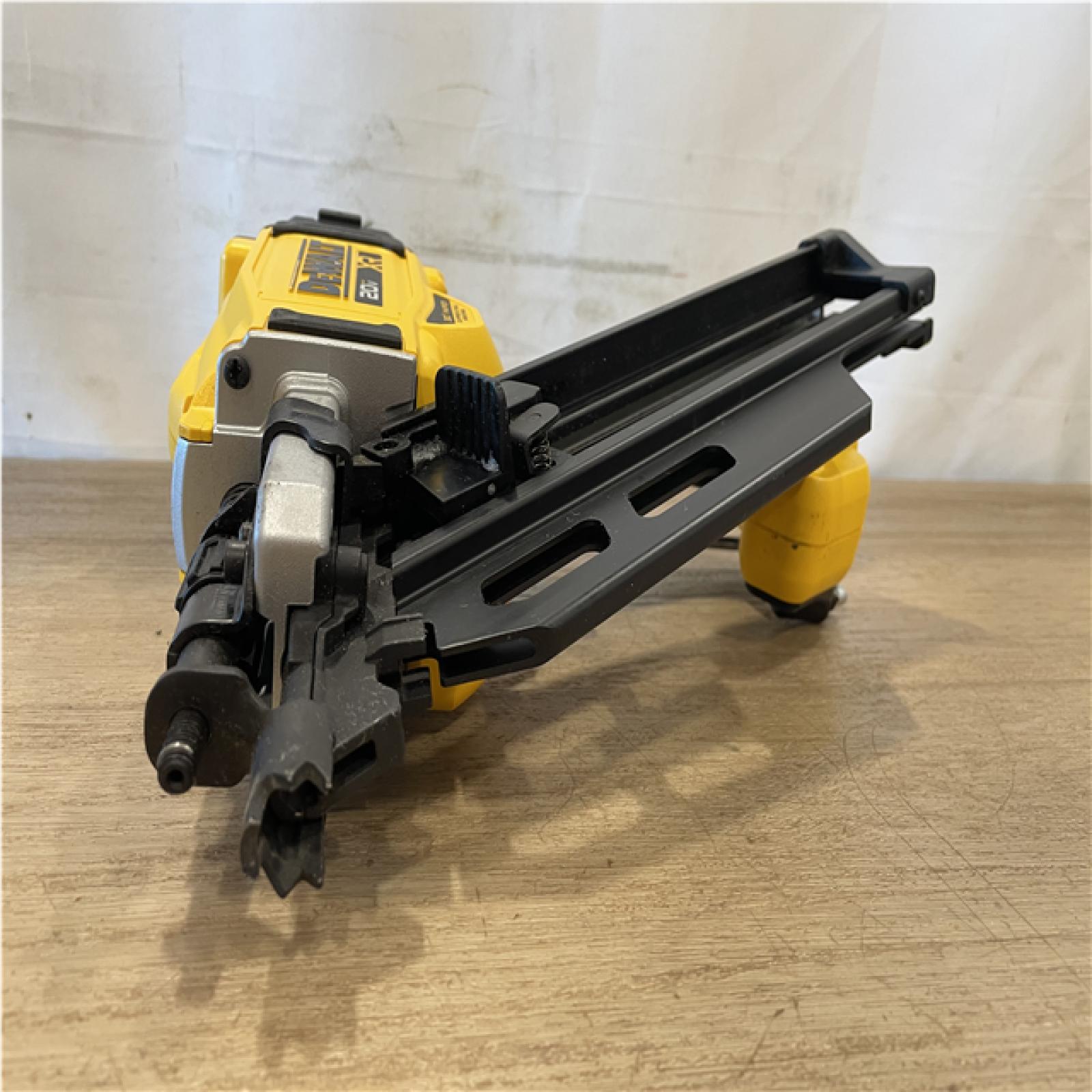 AS-IS DEWALT 20V 30 Degree Cordless Framing Nailer (Tool-Only)