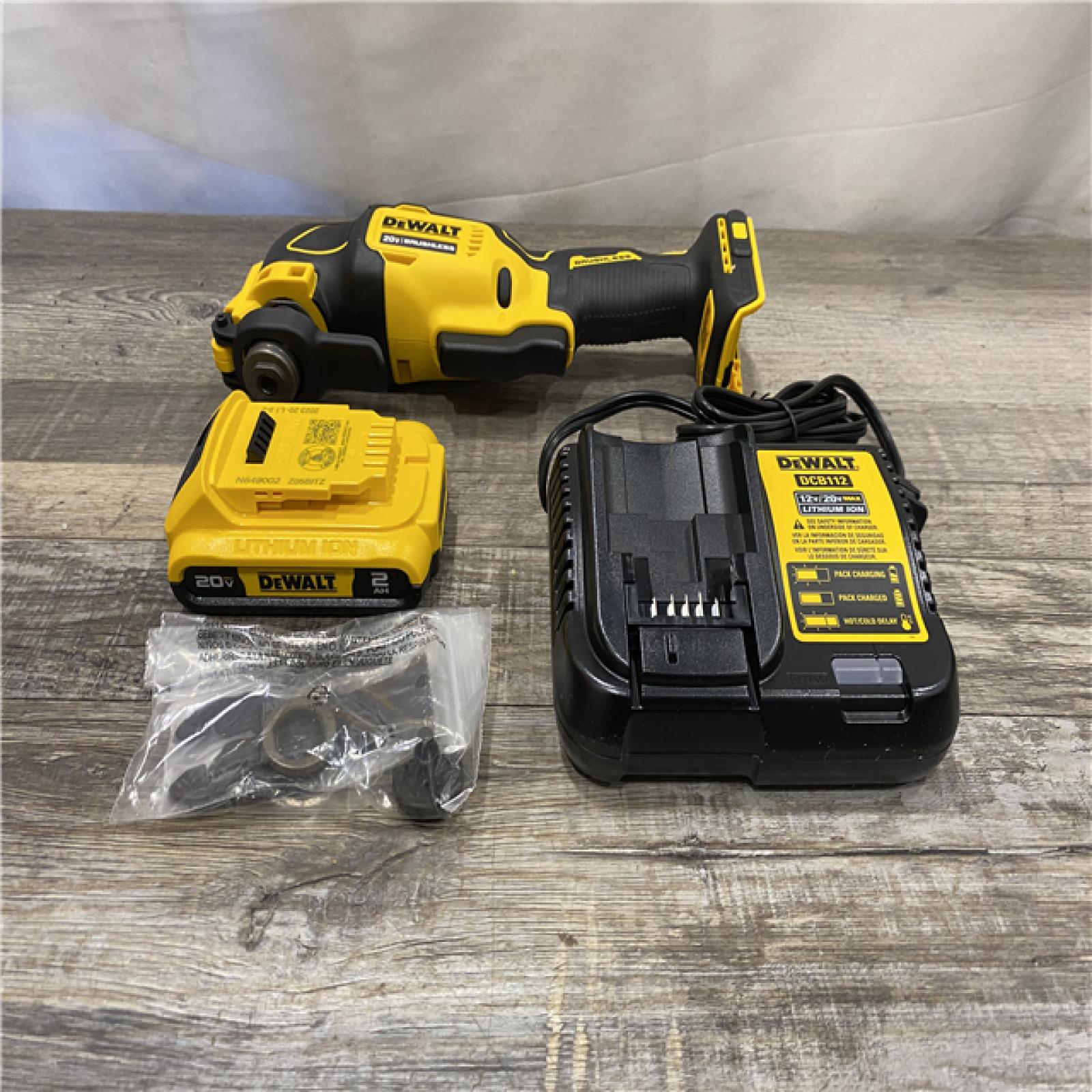 LIKE NEW - DEWALT ATOMIC 20V MAX Cordless Brushless Oscillating Multi Tool Kit