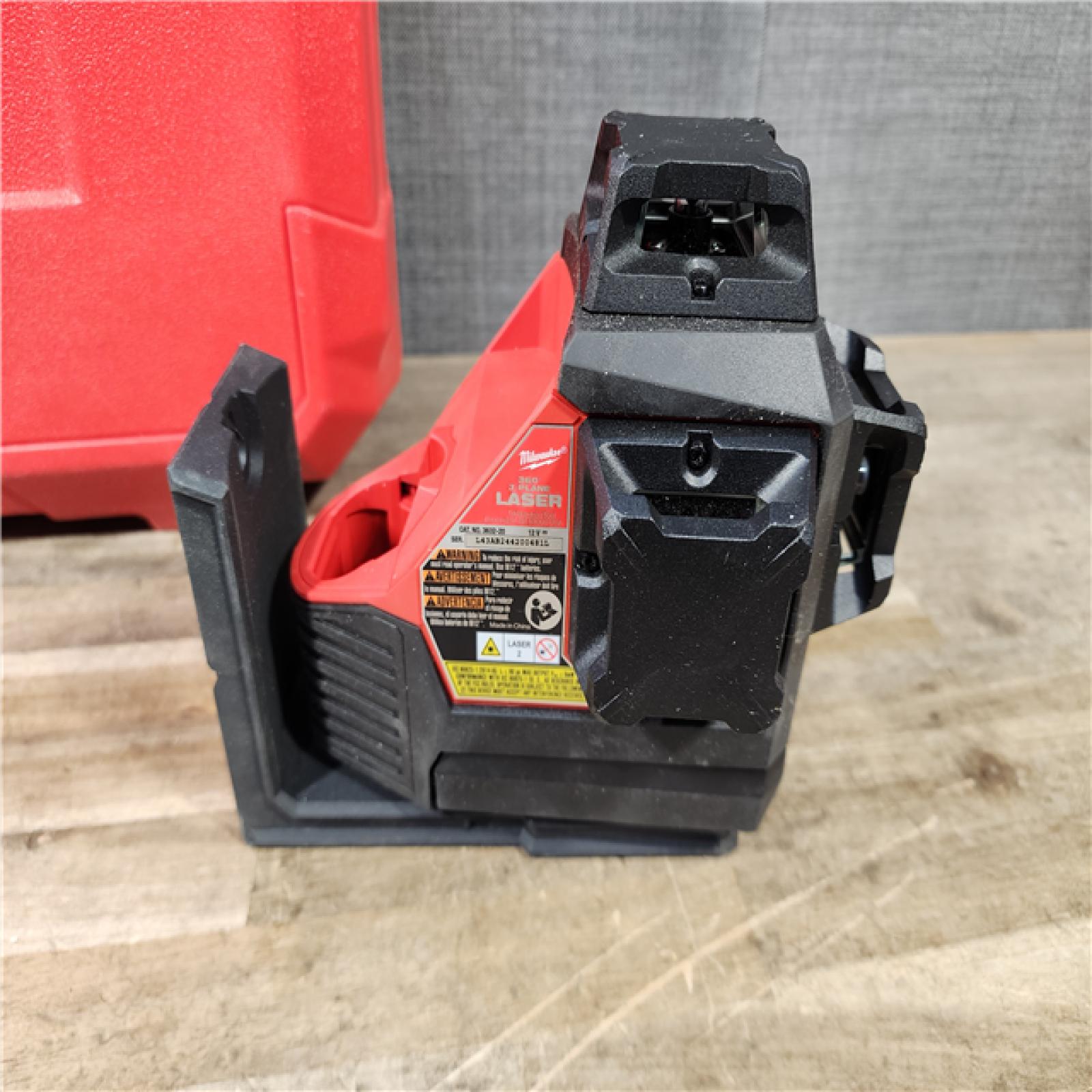 HOUSTON LOCATION - AS-IS Milwaukee-3632-21 M12 Green Beam Laser 360° 3-Plane Kit