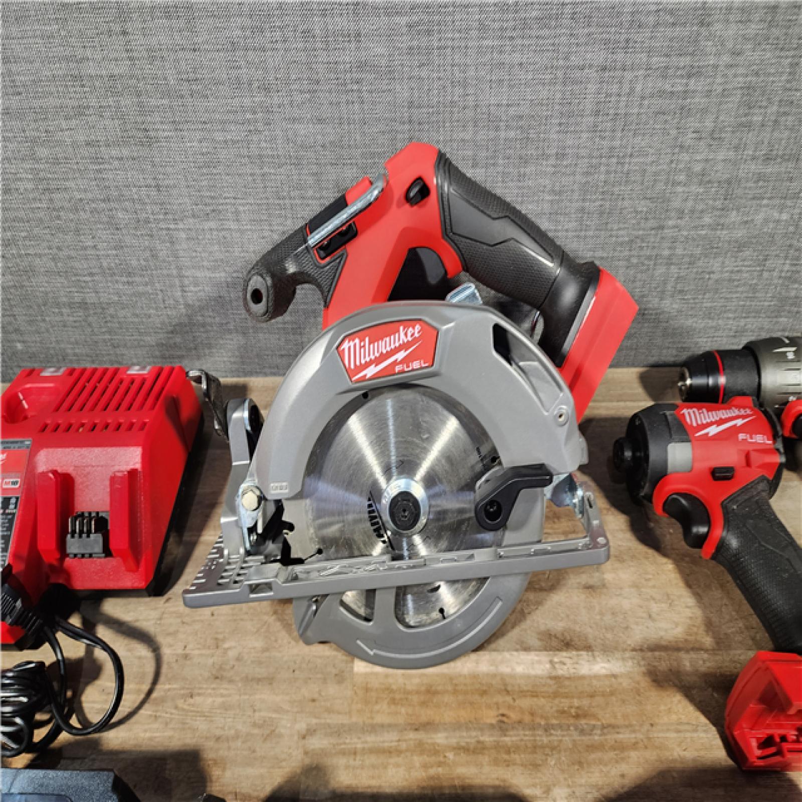 HOUSTON LOCATION - AS-IS Milwaukee 5 Tool Combo Kit W/ (2) Battery & Charger