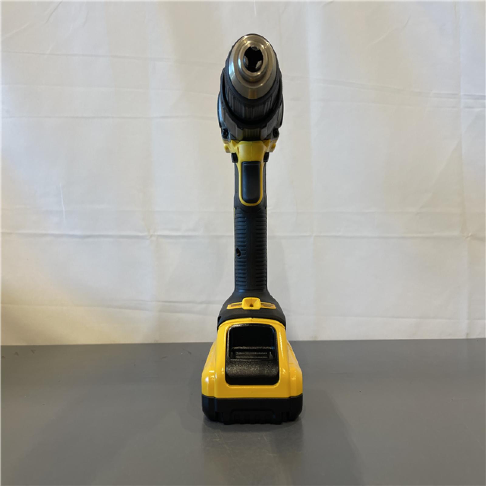 Like New! - DEWALT ATOMIC 20-Volt Lithium-Ion Cordless 1/2 in. Compact Hammer Drill Kit