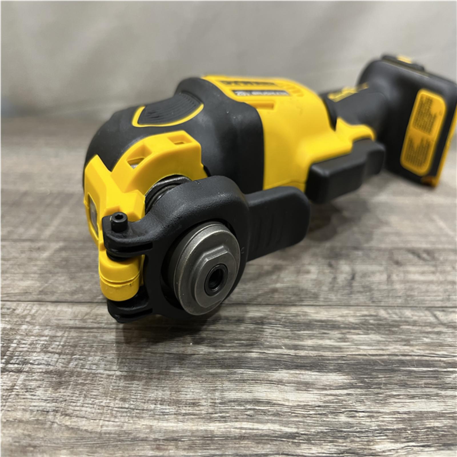 AS-IS DEWALT ATOMIC 20V MAX Cordless Brushless Oscillating Multi Tool Kit