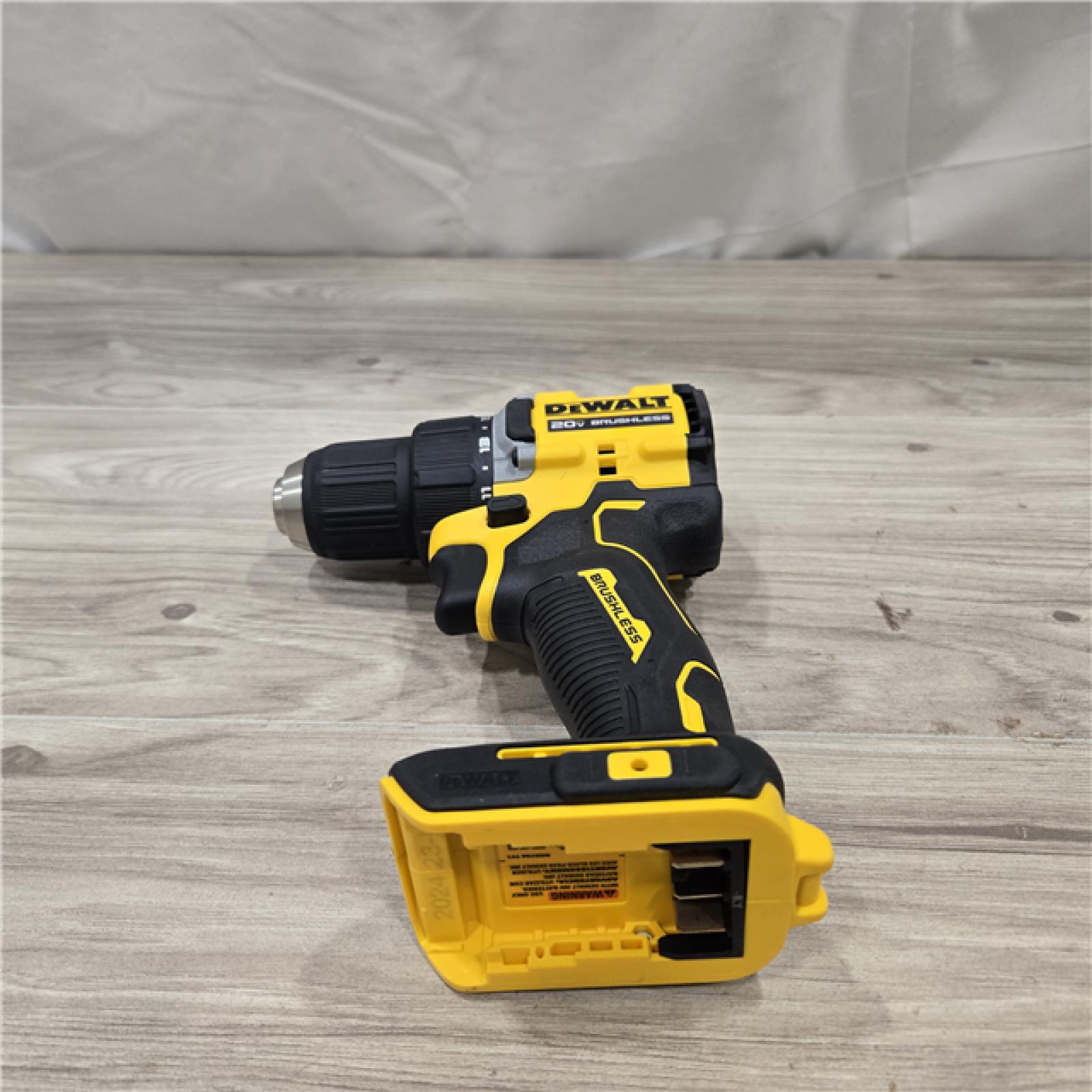 AS-IS DEWALT ATOMIC COMPACT SERIES 20V MAX* Cordless 1/2 Drill/Driver Kit