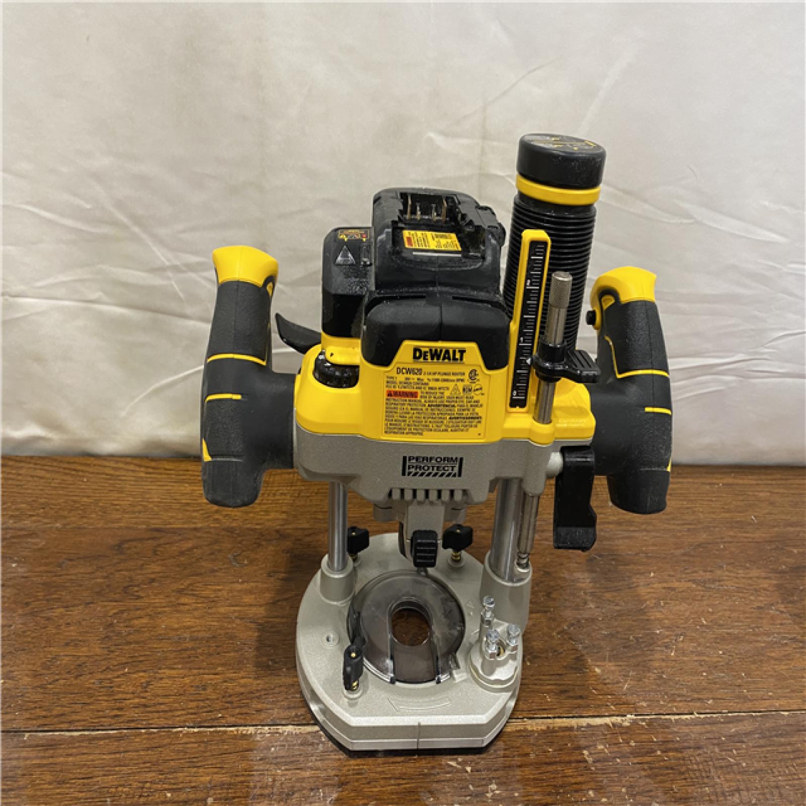 AS-IS 20V MAX XR 2-1/4 Peak HP Brushless Cordless Plunge Router (Tool Only)