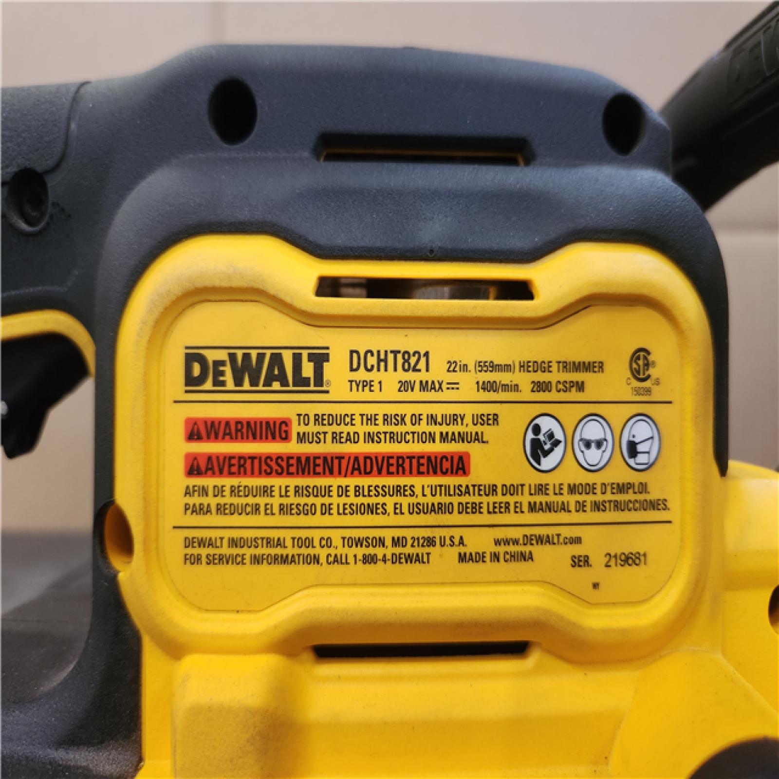 Phoenix LIKE NEW DEWALT 20V MAX 22 in. Cordless Battery Powered Hedge Trimmer with 5ah 20V Battery