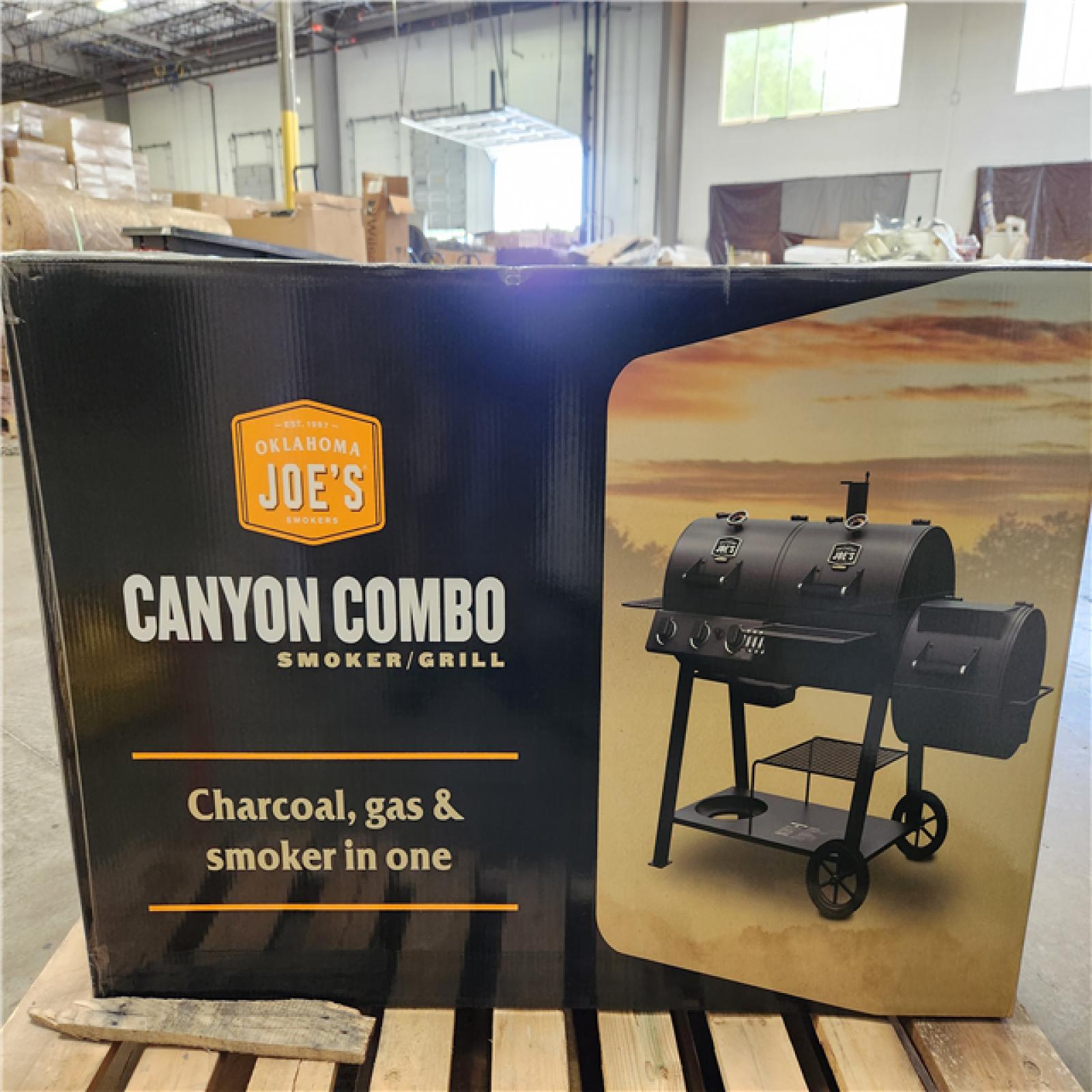 Phoenix Location NEW OKLAHOMA JOE'S 3-Burner Canyon Combo Charcoal and Gas Smoker and Grill in Black