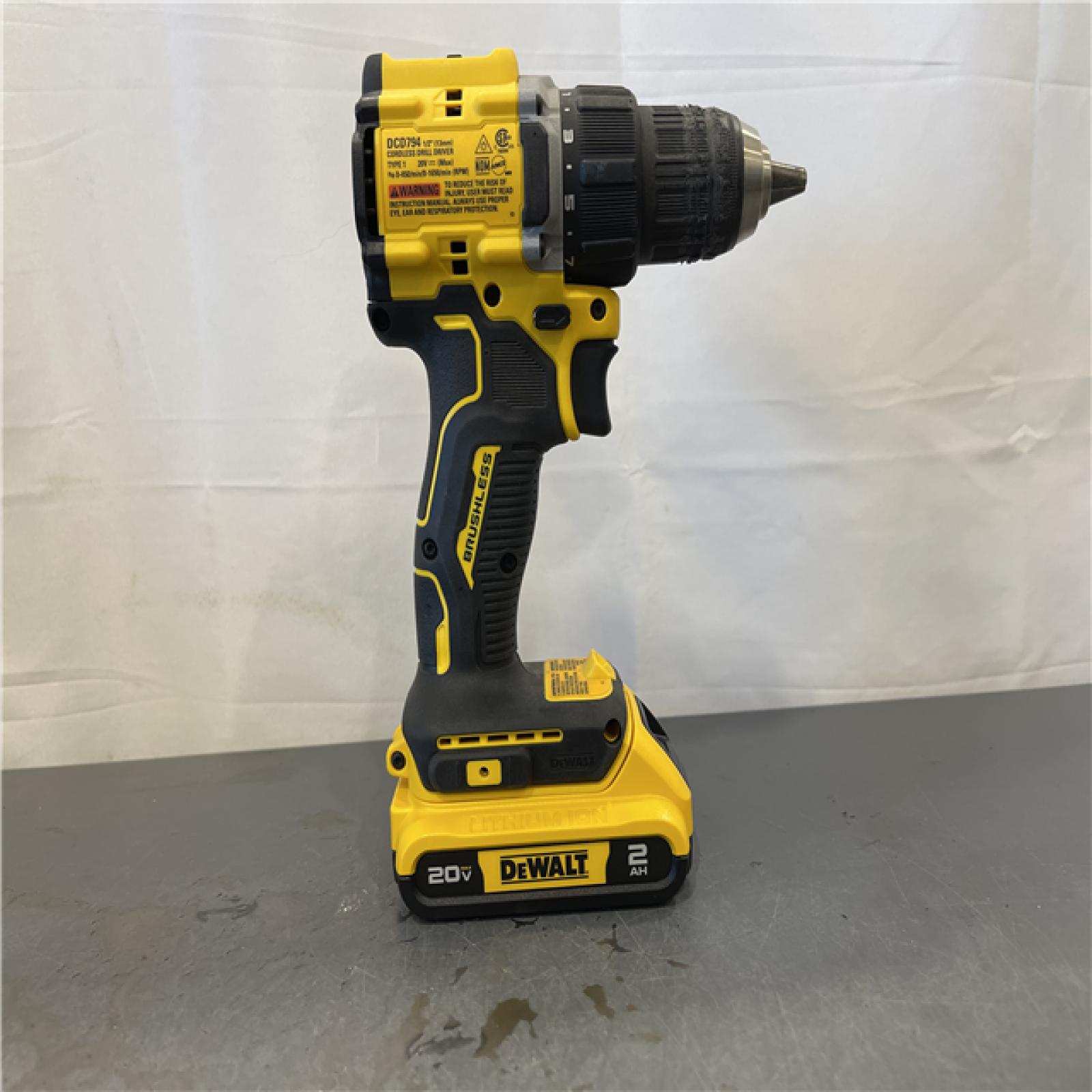 AS-IS - DEWALT ATOMIC COMPACT SERIES 20V MAX* Brushless Cordless 1/2 Drill/Driver Kit