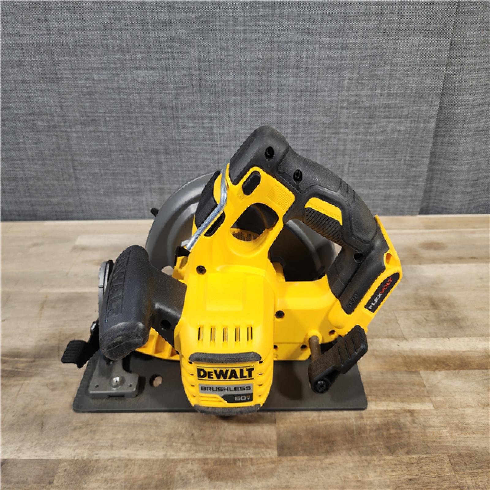 HOUSTON LOCATION - AS-IS DeWALT Flexvolt Max 7-1/4  60V Brushless Circular Saw DCS578B (Bare Tool)